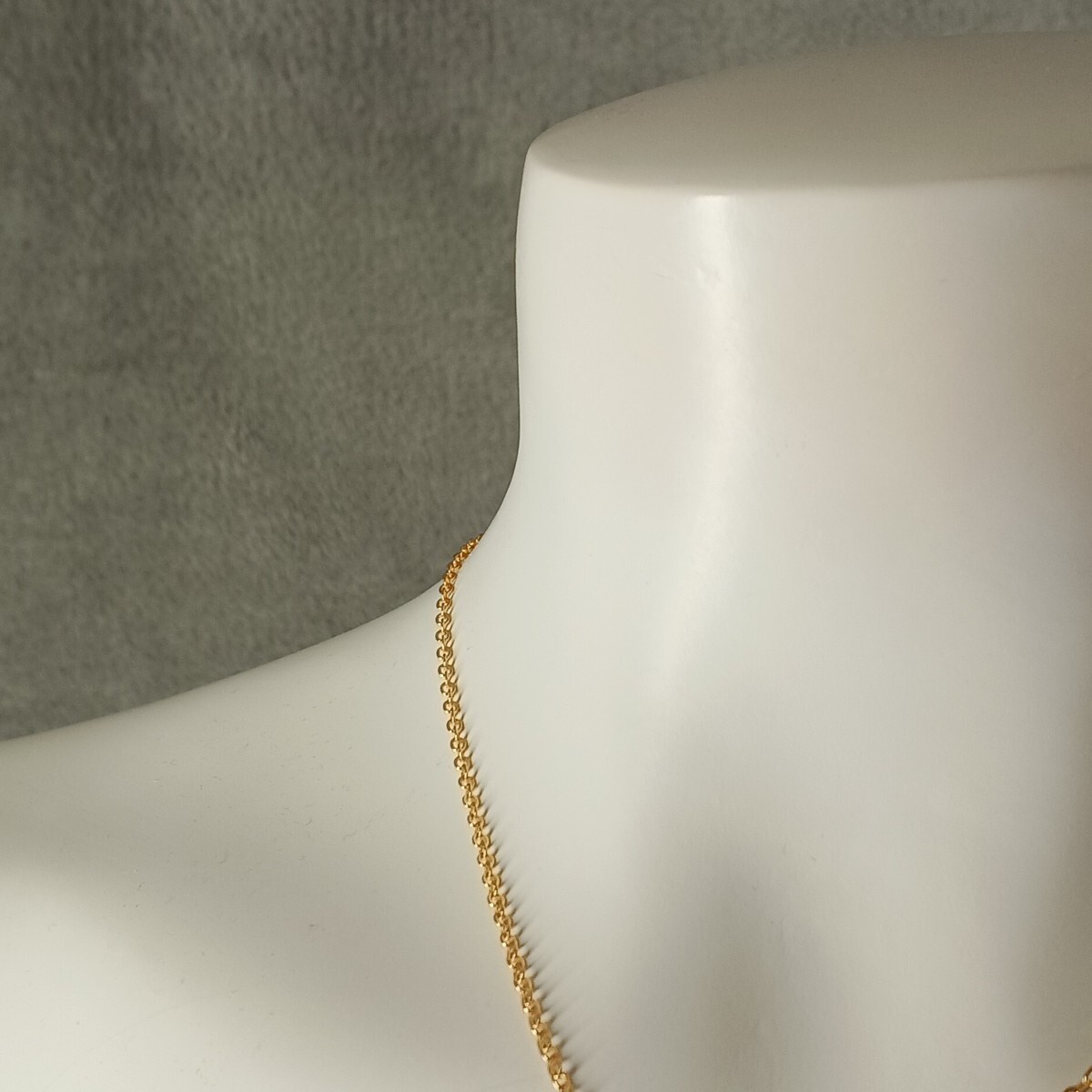 Women’s Minimalist Pendant Necklace One Size Brass Plated Gold