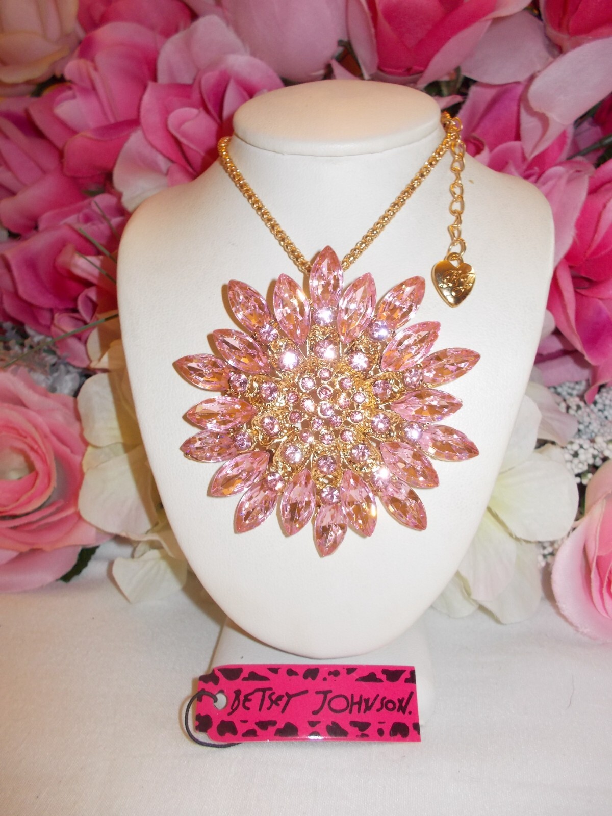 BETSEY JOHNSON BEAUTIFUL LARGE PINK CRYSTAL SUNFLOWER PENDANT NECKLACE/BROOCH