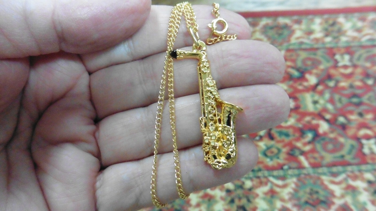 (M-15-C) ALTO SAX Saxophone NECKLACE jewelry 24k gold plate I love saxophones