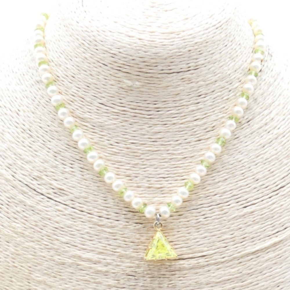 Pearl and Peridot Beaded 15″ necklace with green triad cut crystal