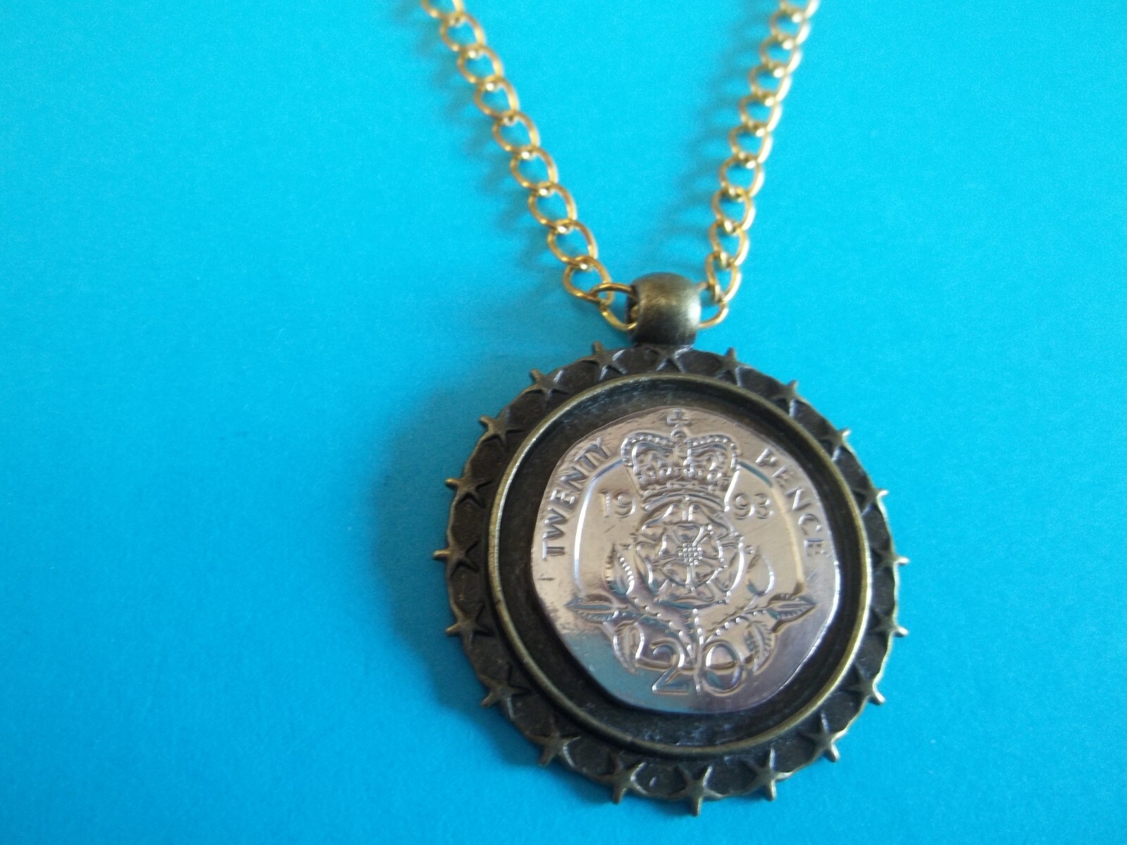 TWENTY PENCE COIN – LIMITED EDITION – BRONZE CASED CURB NECKLACE – 1982 to 2008