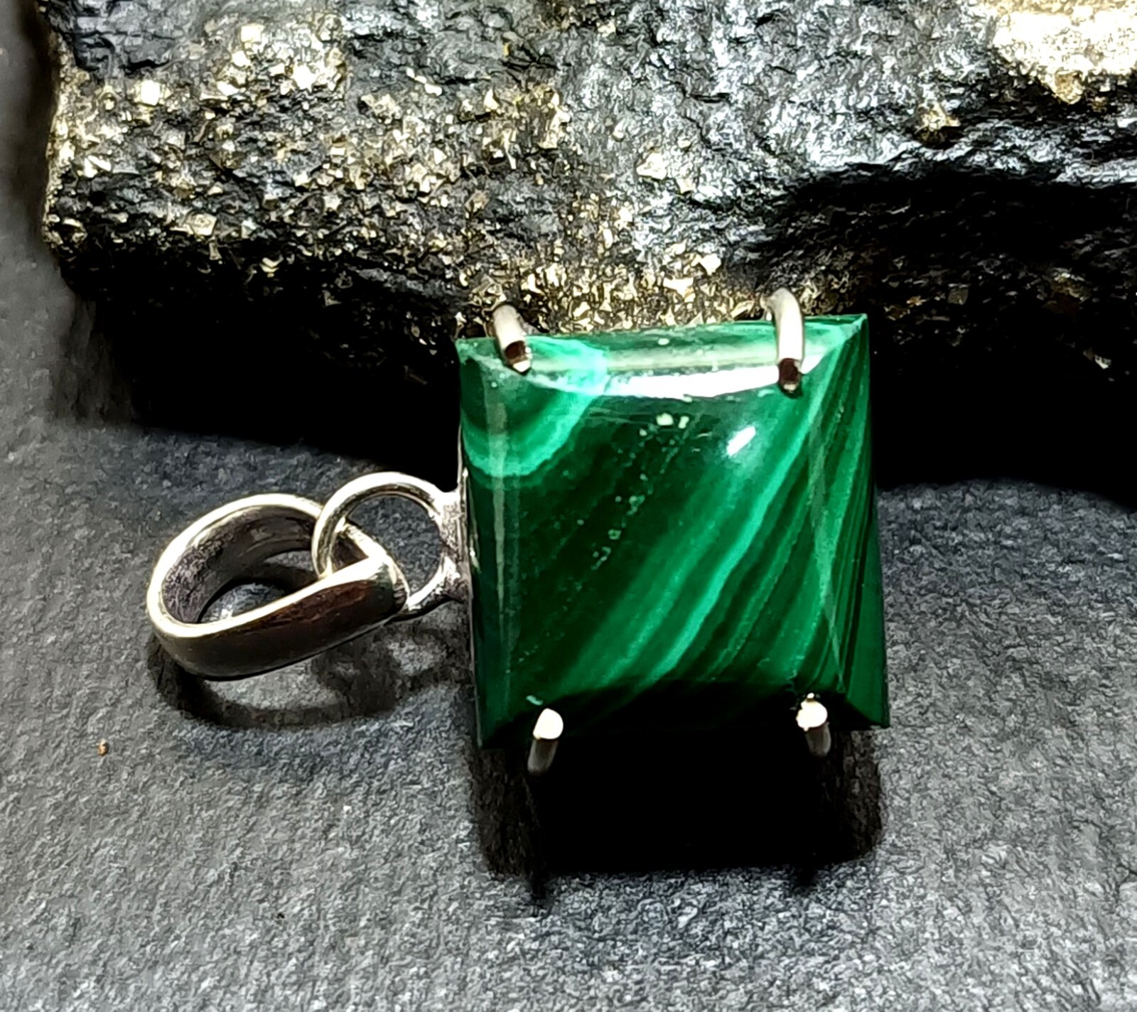 37.55 Natural Green Malachite Hand-Made Pendant In Solid Silver Certified A+Gems