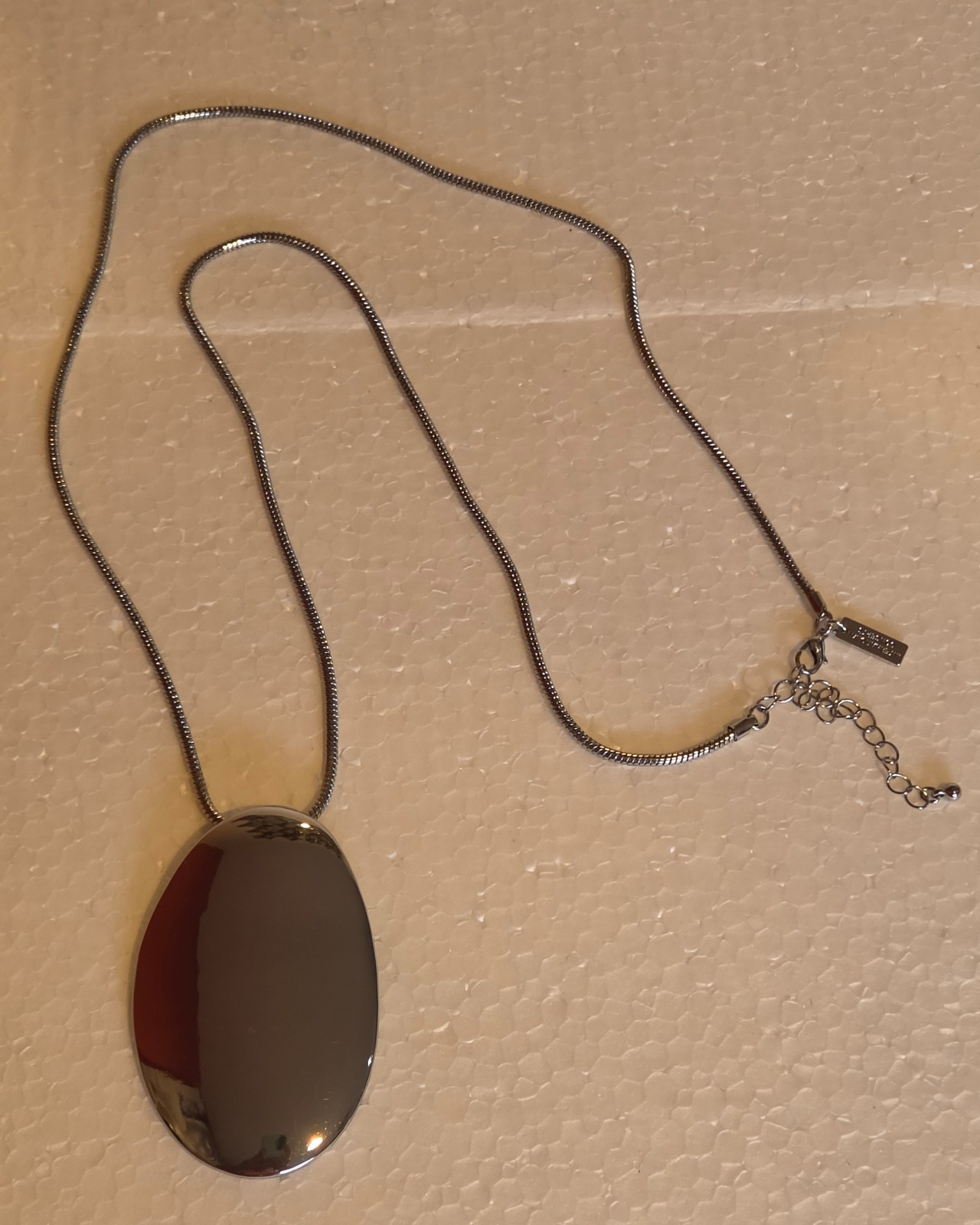 I.N.C 15″ in Silver Chainlink w/ 2.5′ x 1.5″ Silver Egg Shape Pendant Necklace