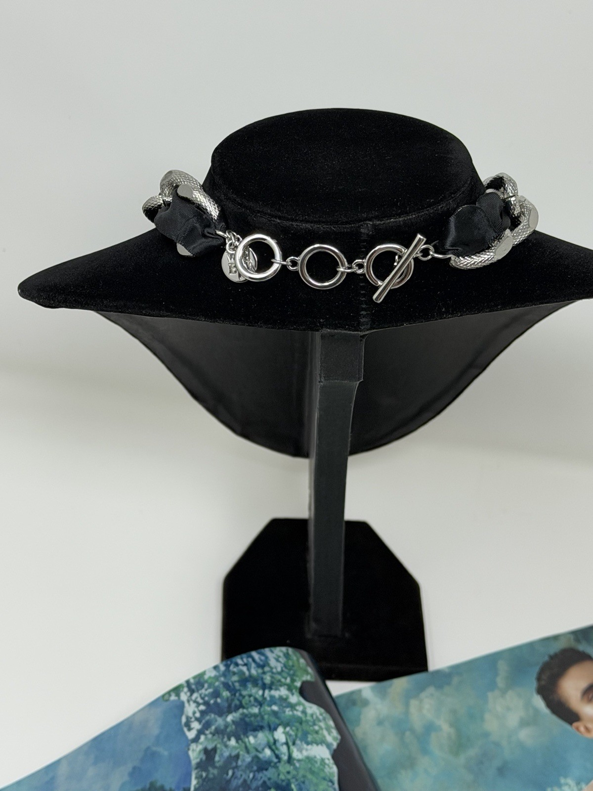 white house black market Faux pearl necklace Elegant Classic With Toggle Lock