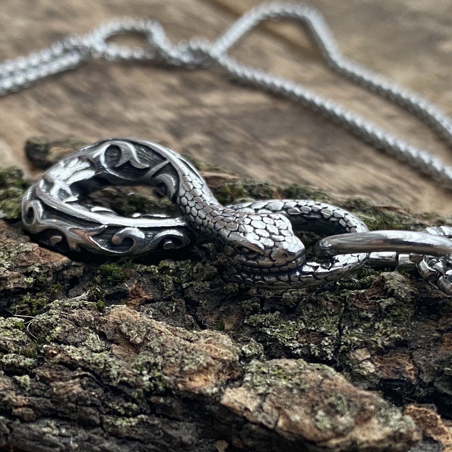 MENDEL Mens Womens Number 8 Snake Serpent Pendant Necklace Stainless Steel Chain