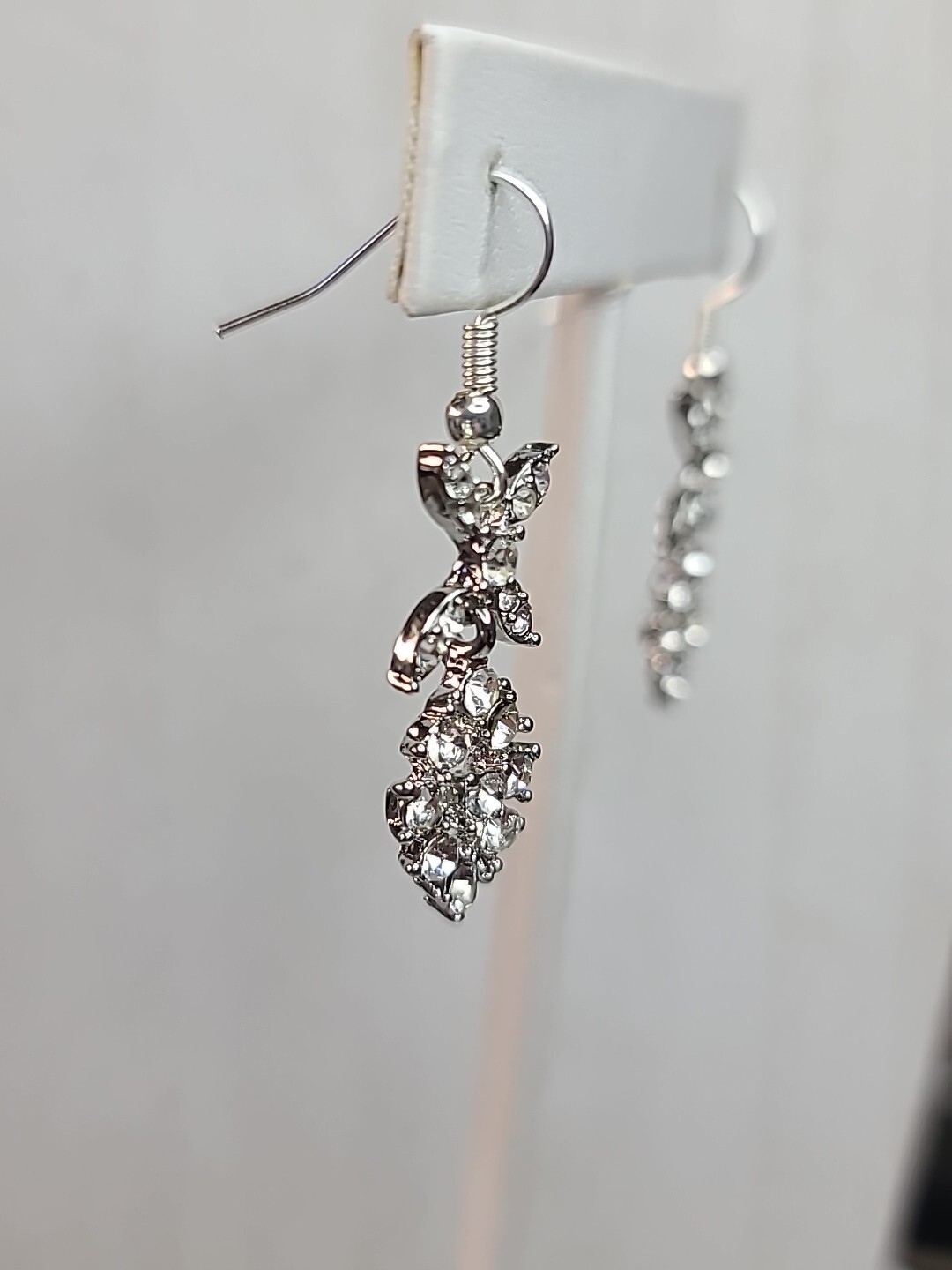 Womens Silver Toned 1.5 mm – 3 mm Rhinestone 15″ Chocker Set Earrings 1 1/2″