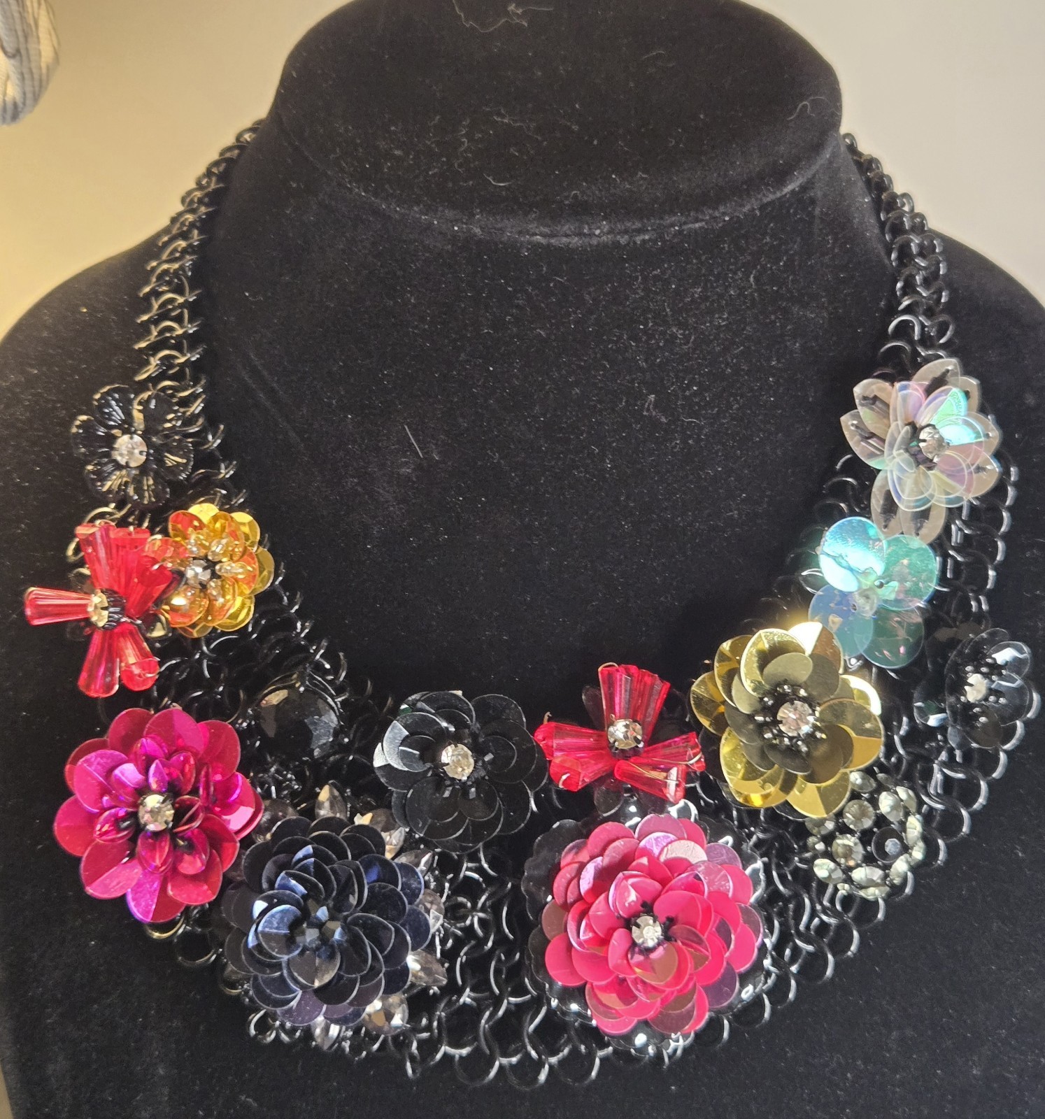 ALDO BLACK STATEMENT NECKLACE CHUNKY FLORAL EMBELLISHED BIB DESIGN