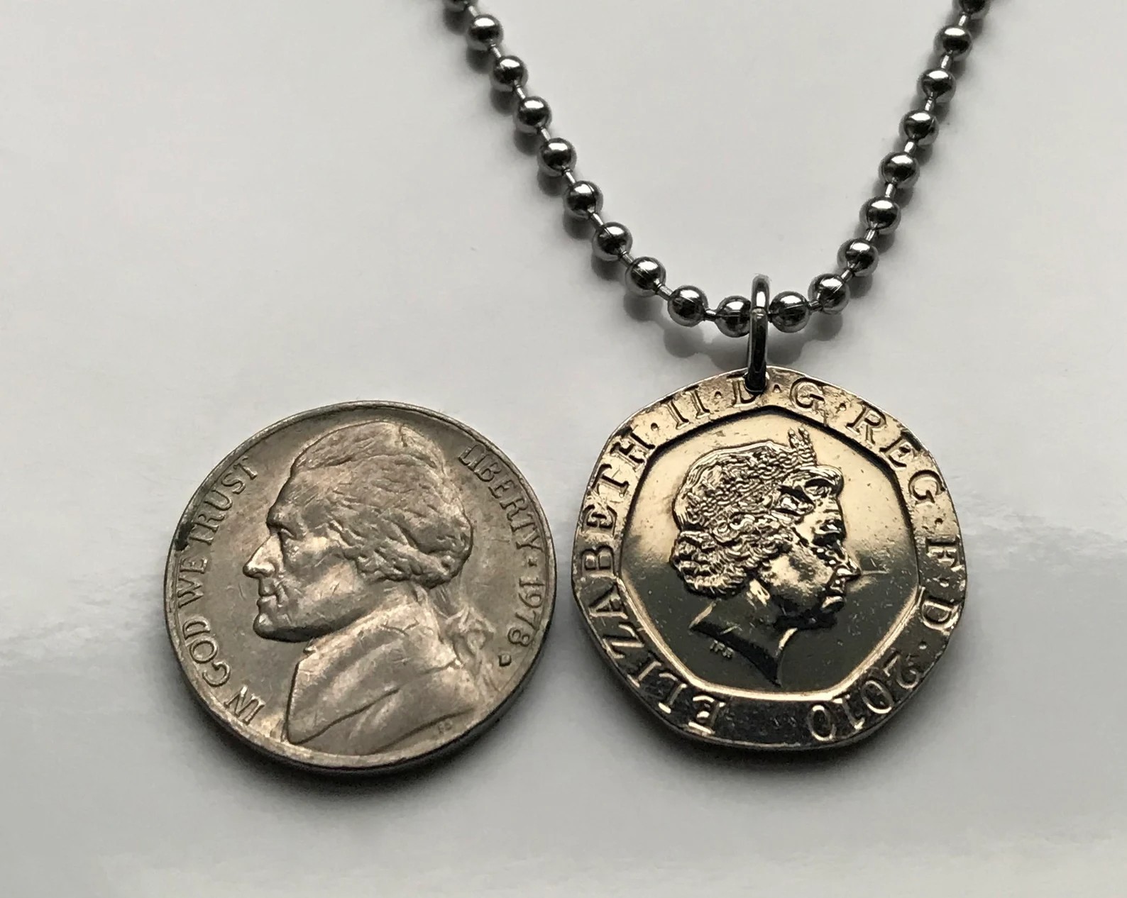 2010 England United Kingdom 20 Pence coin pendant English lions London n000947