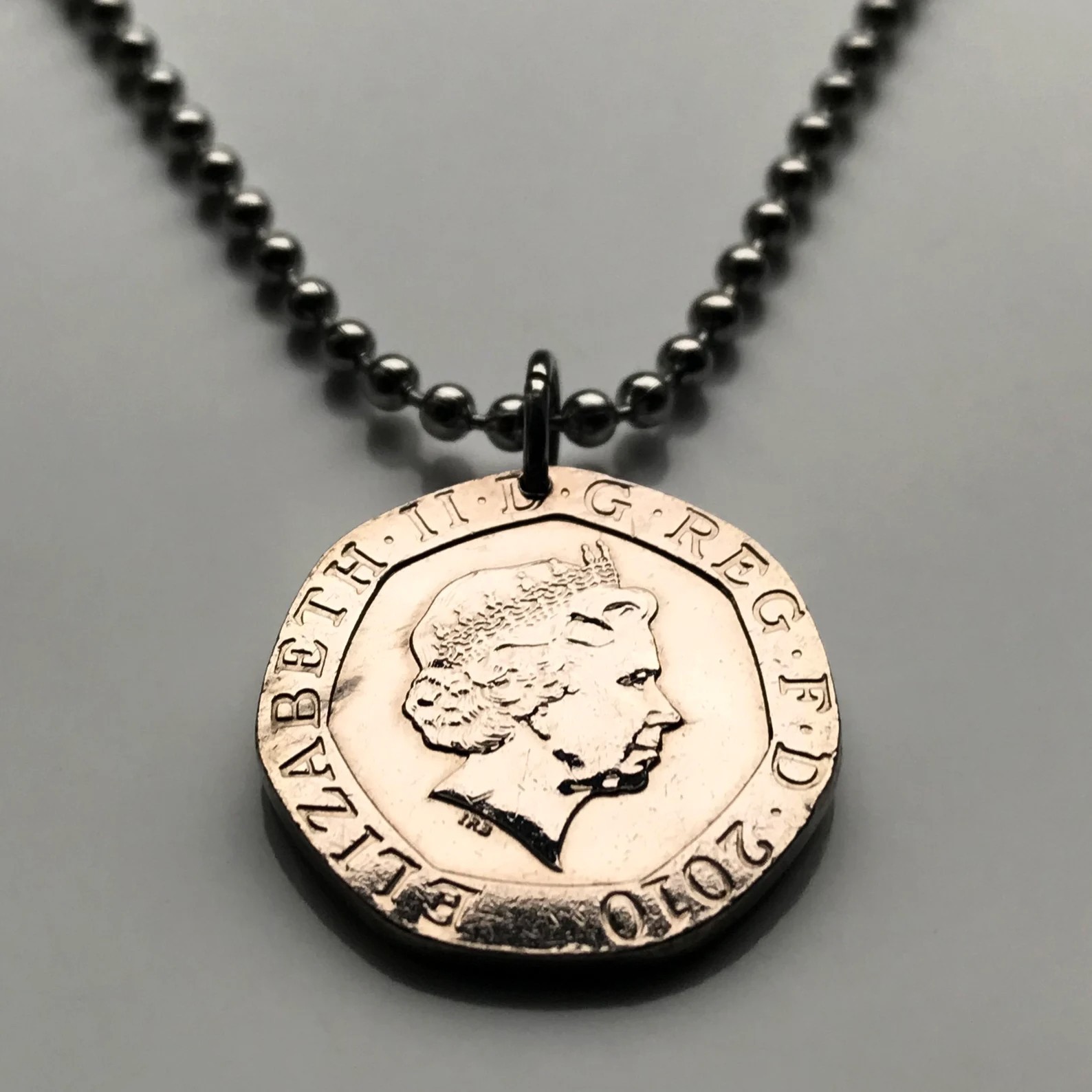 2010 England United Kingdom 20 Pence coin pendant English lions London n000947