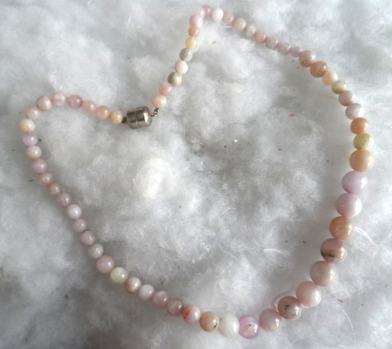 Vintage Necklace – PINK GRADUATED GEMSTONES WITH MAGNETIC CLASP – 18″ (2nd)