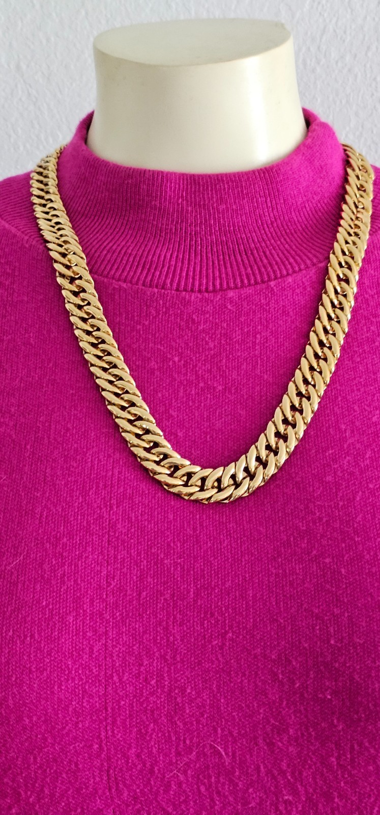 RARE & UNIQUE NAPIER necklace gold tone 25” end to end in Excellent condition