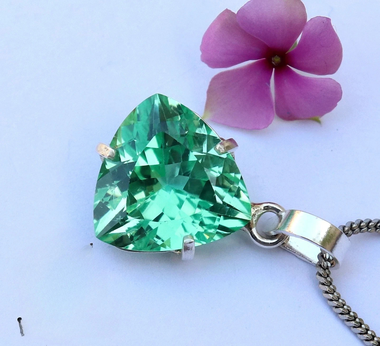 Certified 20.30 CT Natural Green Sapphire Gemstone 925 Solid Silver Pendant