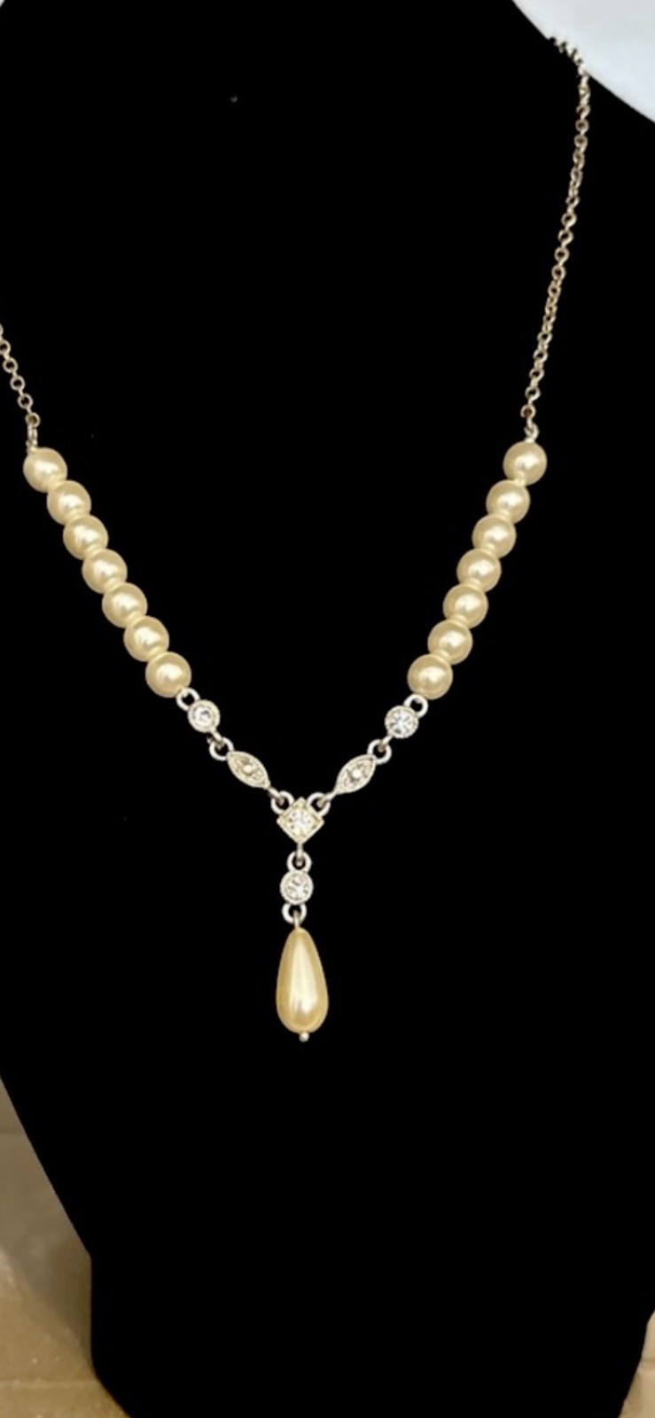 Elegant Vintage Imitation Pearl Teardrop Pendant Necklace w/ Rhinestones