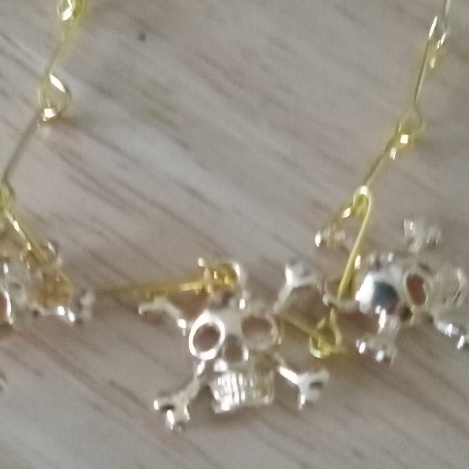Gold Tone Metal Link Chain Necklace Skull & Crossbones Charm Pendant