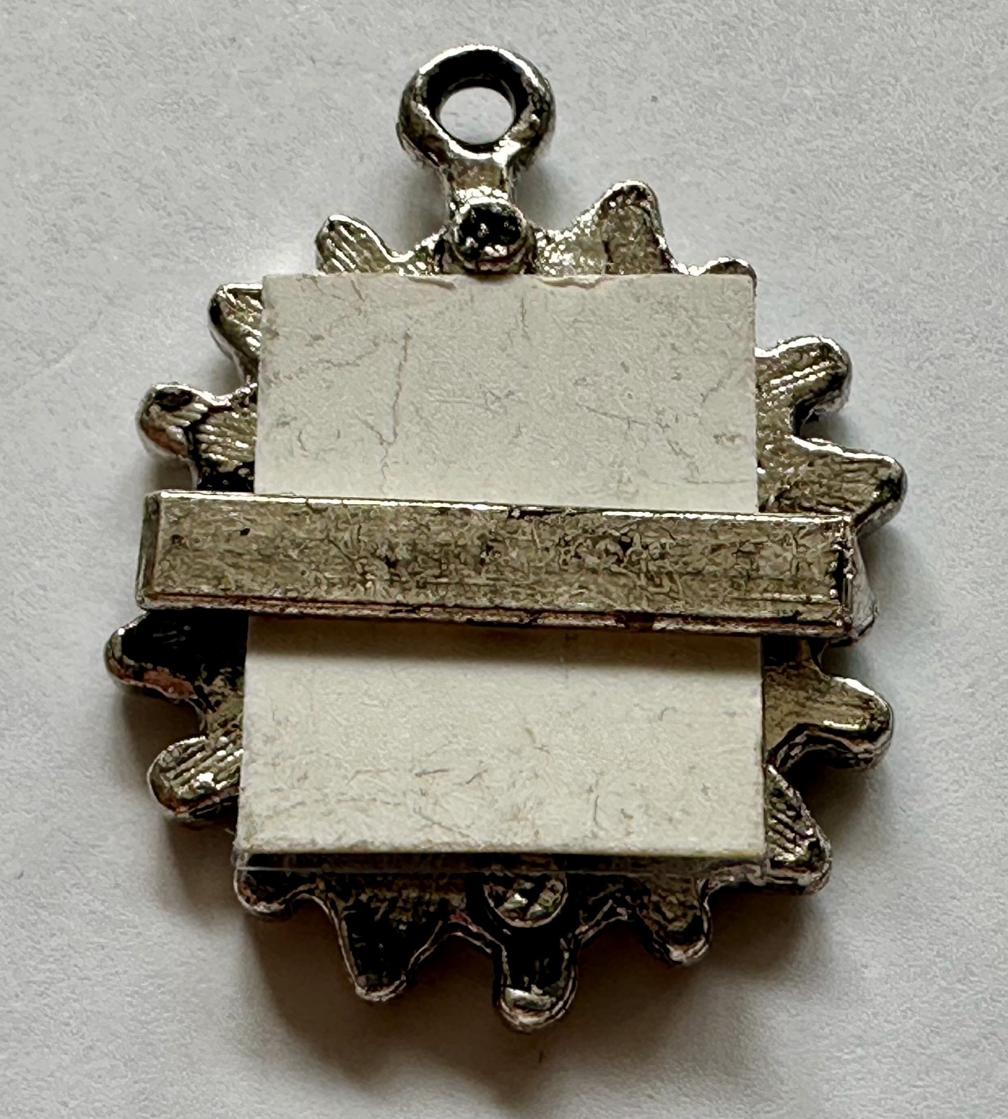 10 photograph FRAMES OVAL SILVER TONE CHARMS PENDANTS 10X15MM SPACE for PHOTOS