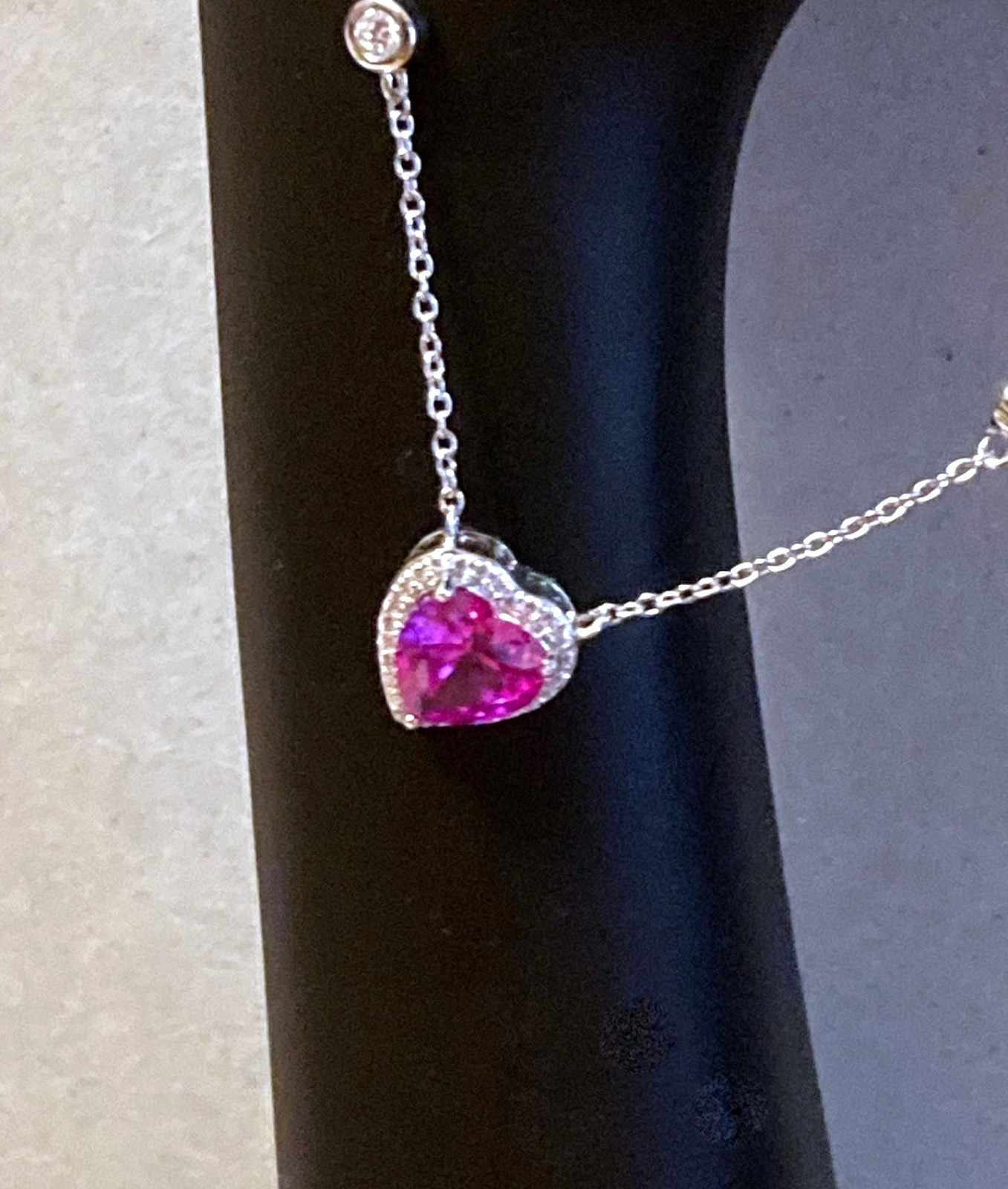 DIAMONIQUE BY KATHY LEVINE HEART’S DELIGHT FUCHSIA PINK STATION NECKLACE