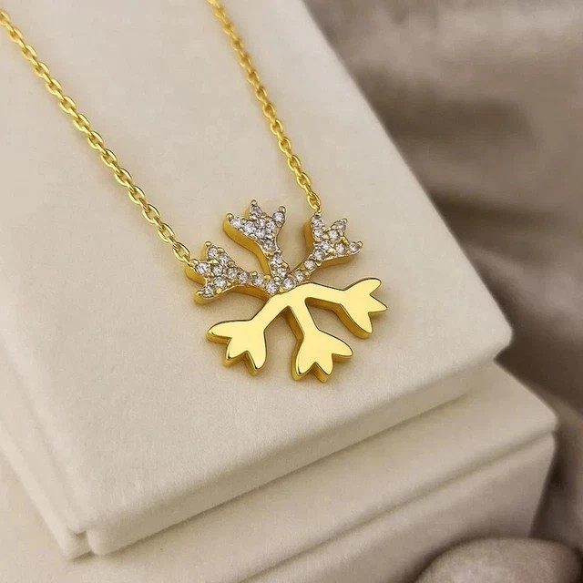 2Ct Round Cut Simulated Diamond Women’s Flower Pendant In 14K Yellow Gold Plated