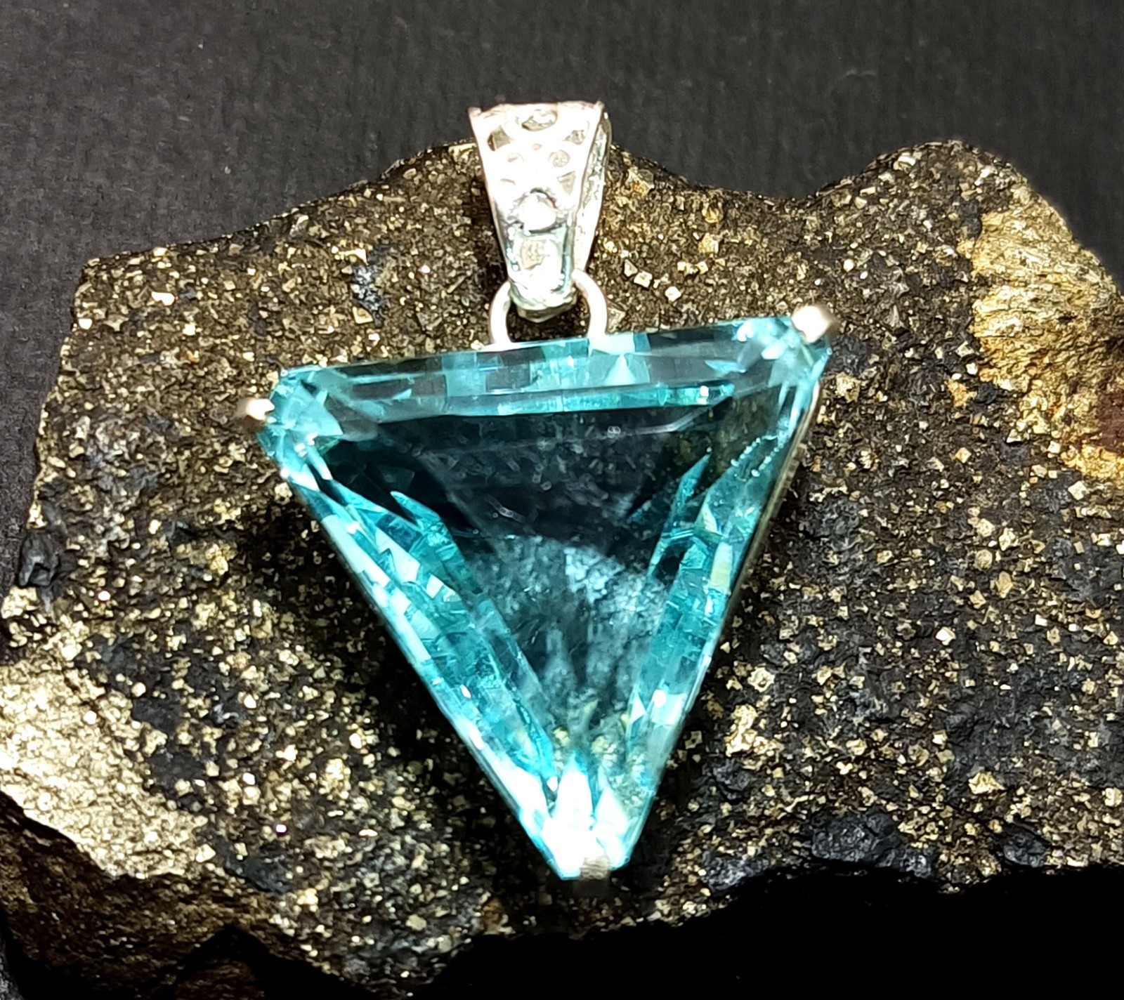 62.9Ct Trillion Aquamarine Natural Topaz 925 Solid Silver Pendant Loose Gemstone