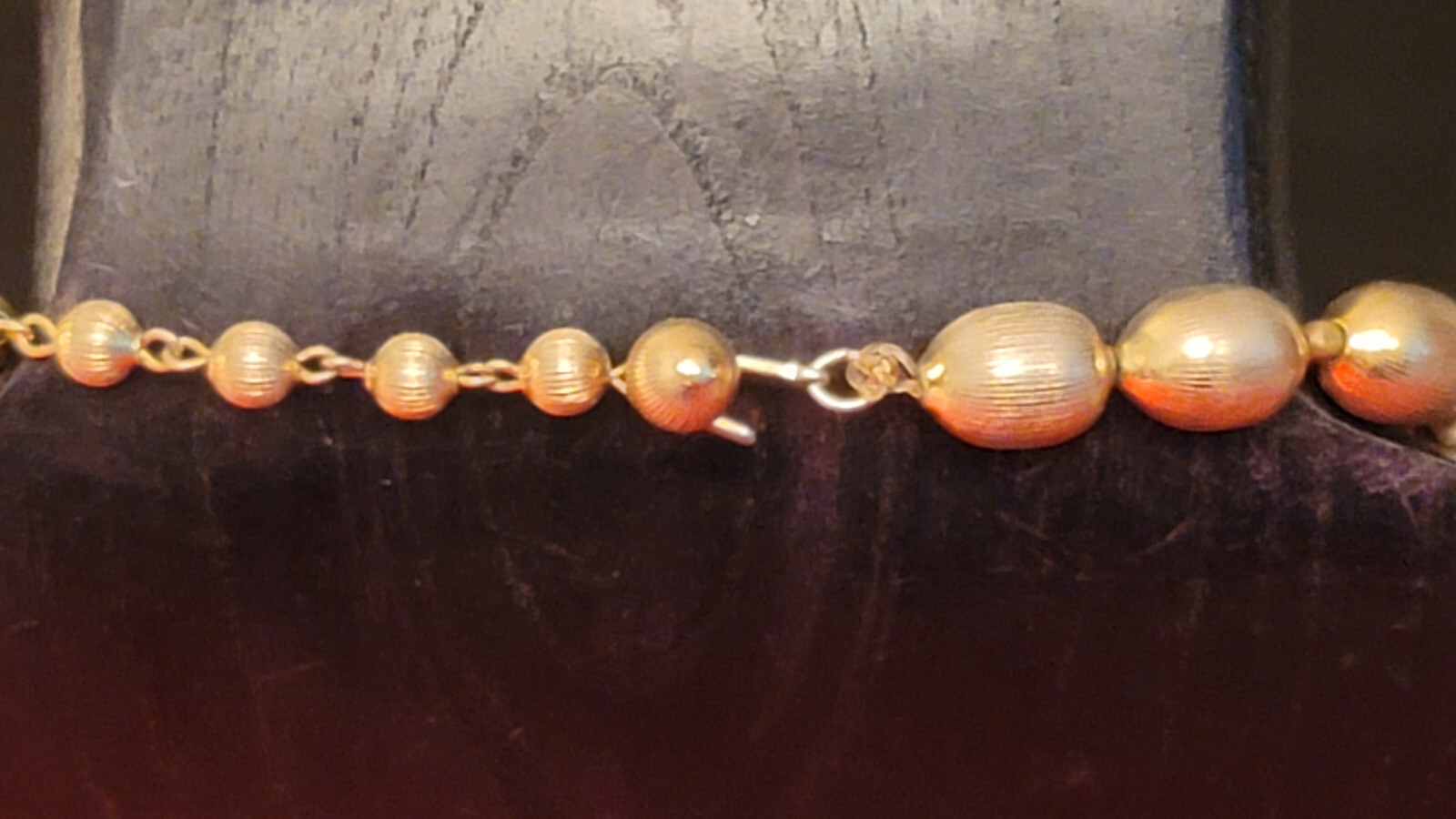 UNIQUE RIDGED DRUM BARREL SHAPED BEADED METAL 16″ NECKLACE WITH HOOK CLASP