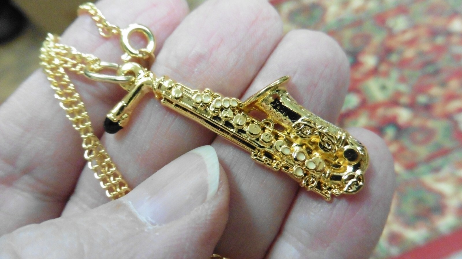 (M-15-C) ALTO SAX Saxophone NECKLACE jewelry 24k gold plate I love saxophones