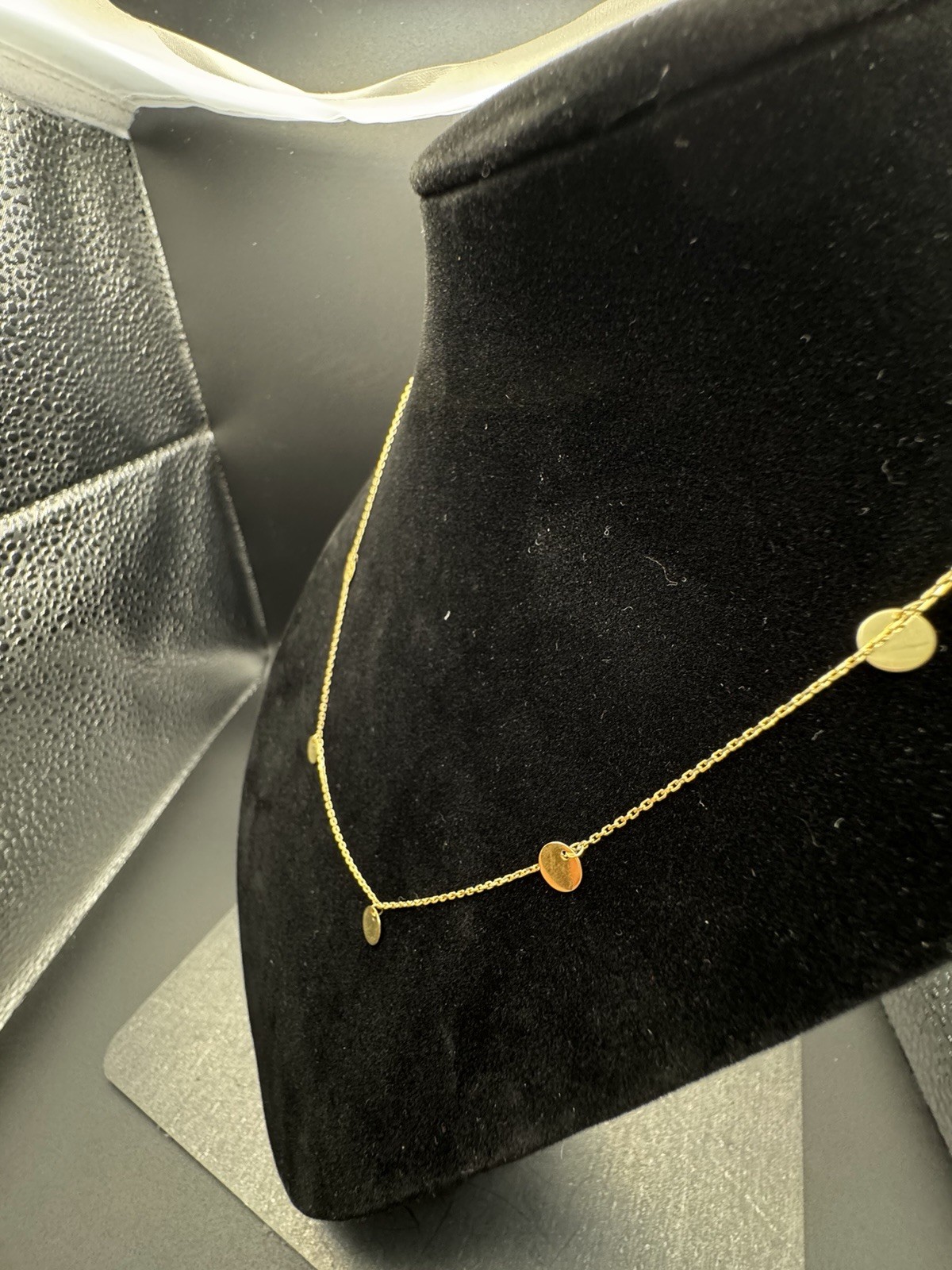 14k Gold Dainty Circle Necklace – 18 inch – 2.57g
