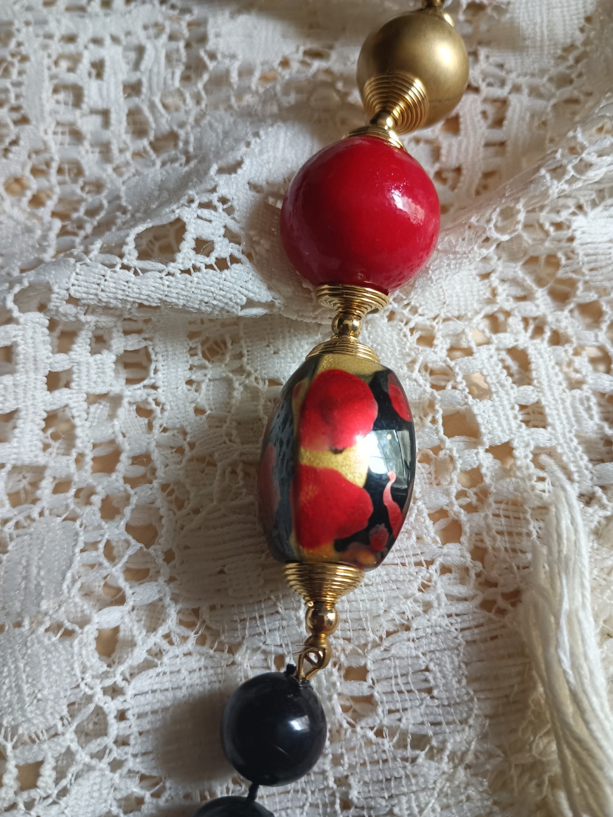 Black Plastic Beaded Necklace Red & Gold Tone Accent Beads Barrel Clasp 40in