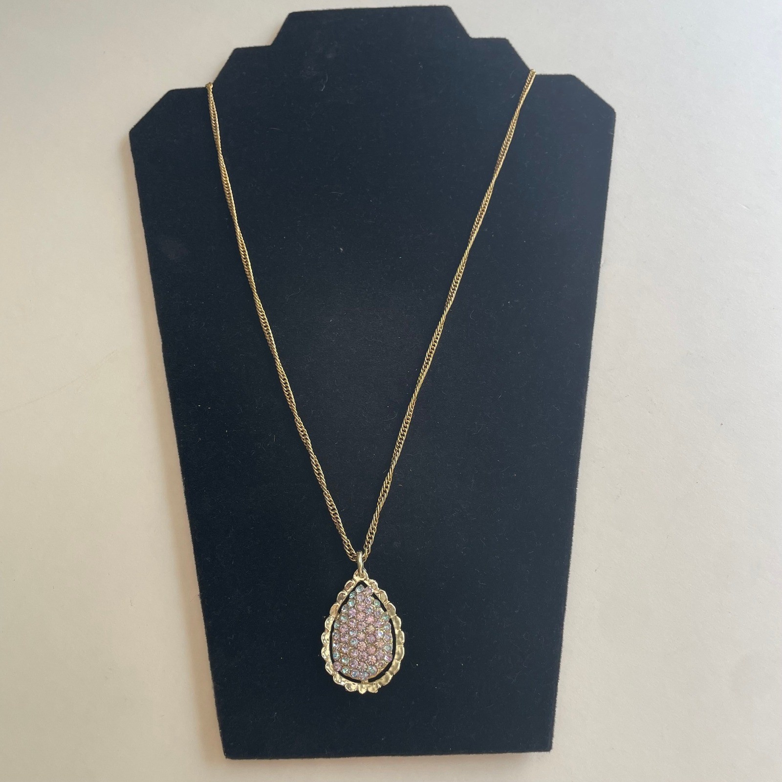 Vintage Gold Tone Aurora Borealis Rhinestone Teardrop Pendant Necklace 26 Inch