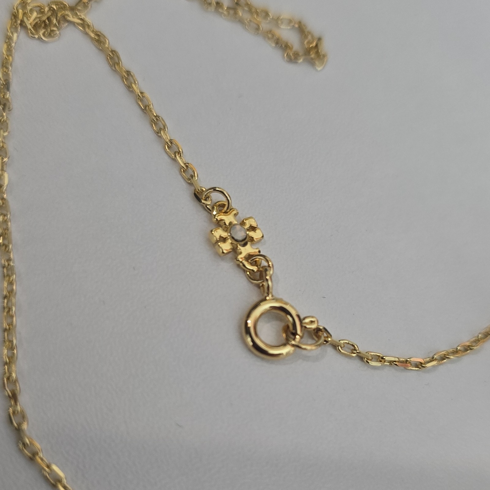 Tory Burch Gold Tone Heart Logo Charm Pendant Necklace Cable Chain Spring Ring