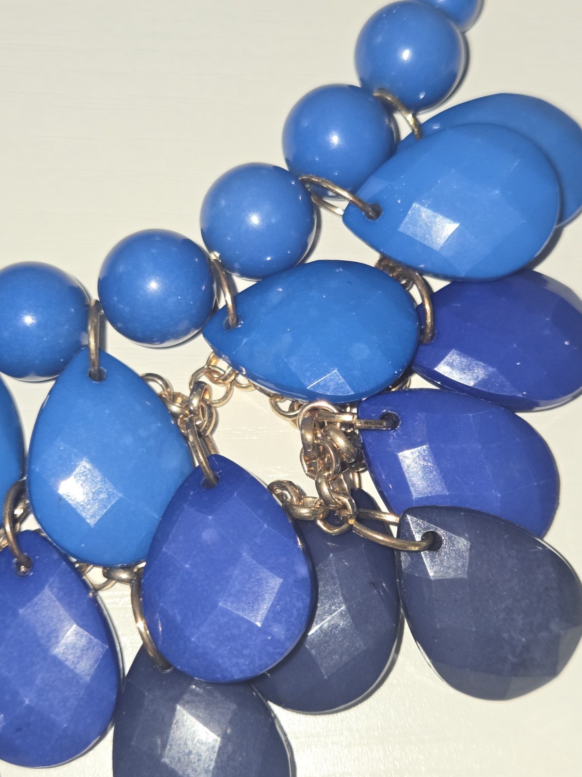 Various Blue Shades Teardrop Bib Gold Tone Chunky Fashion Jewelry.