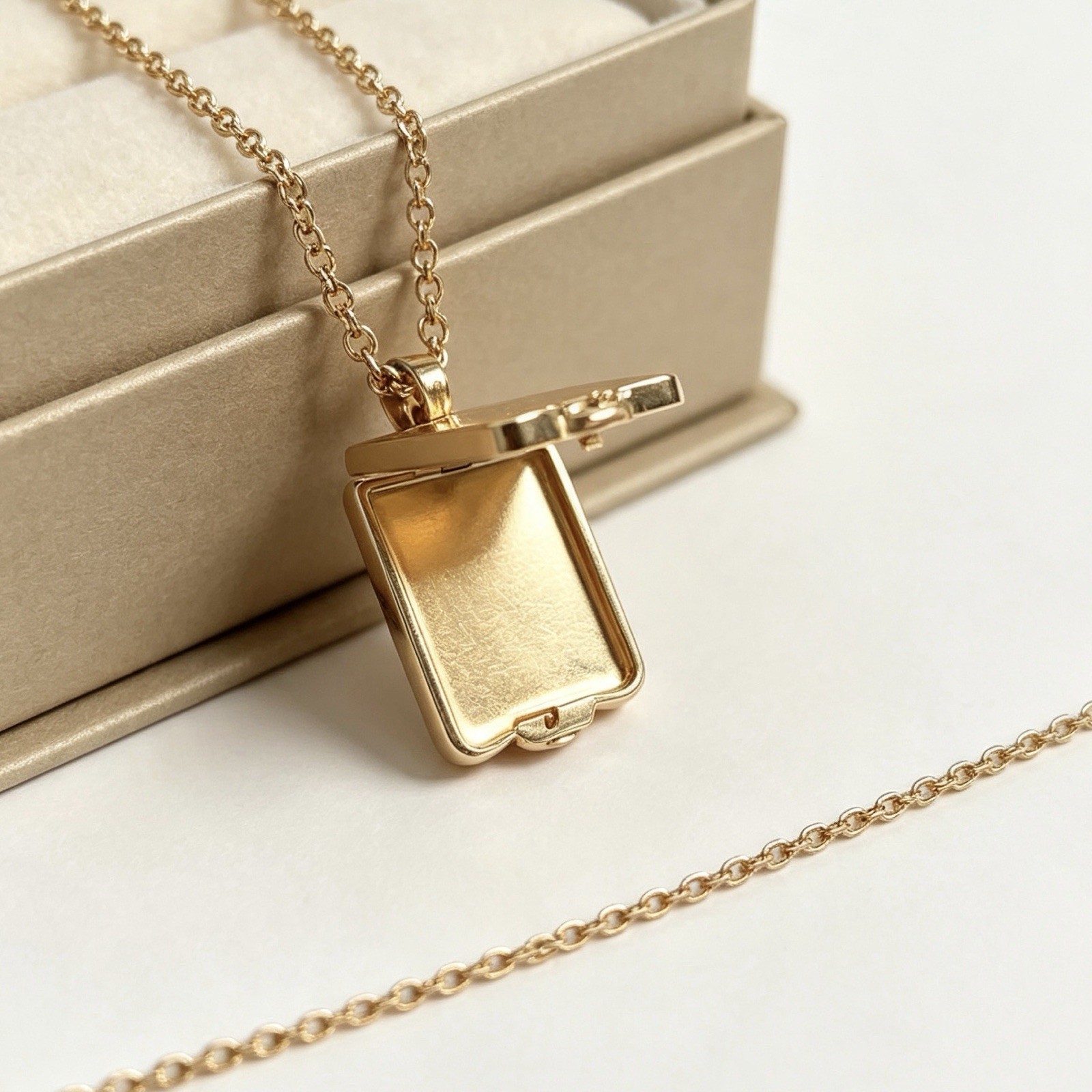 9ct Gold GF Photo Locket Necklace 50cm / 20” Adjustable Chain 9K Gold Filled