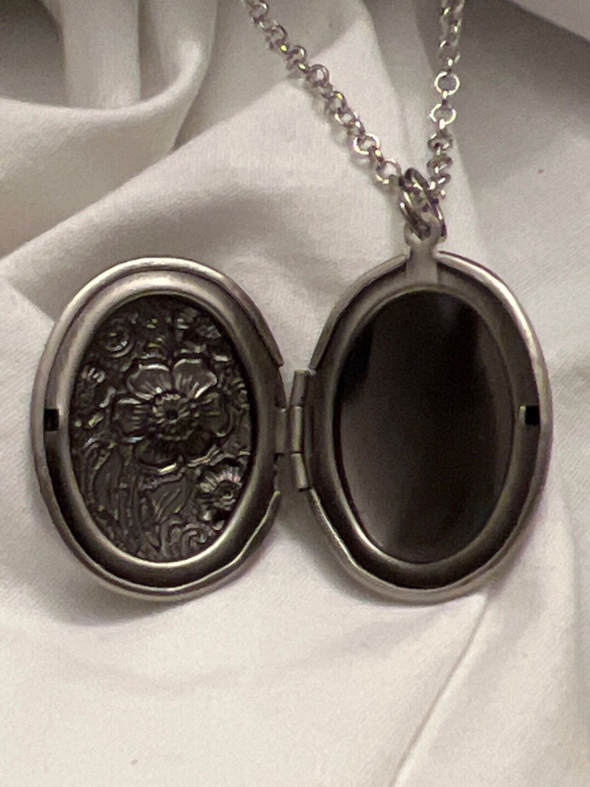 VALENTINES GIFT SILVER BUNNY RABBIT Locket Necklace Pendant PHOTO Picture CAMEO