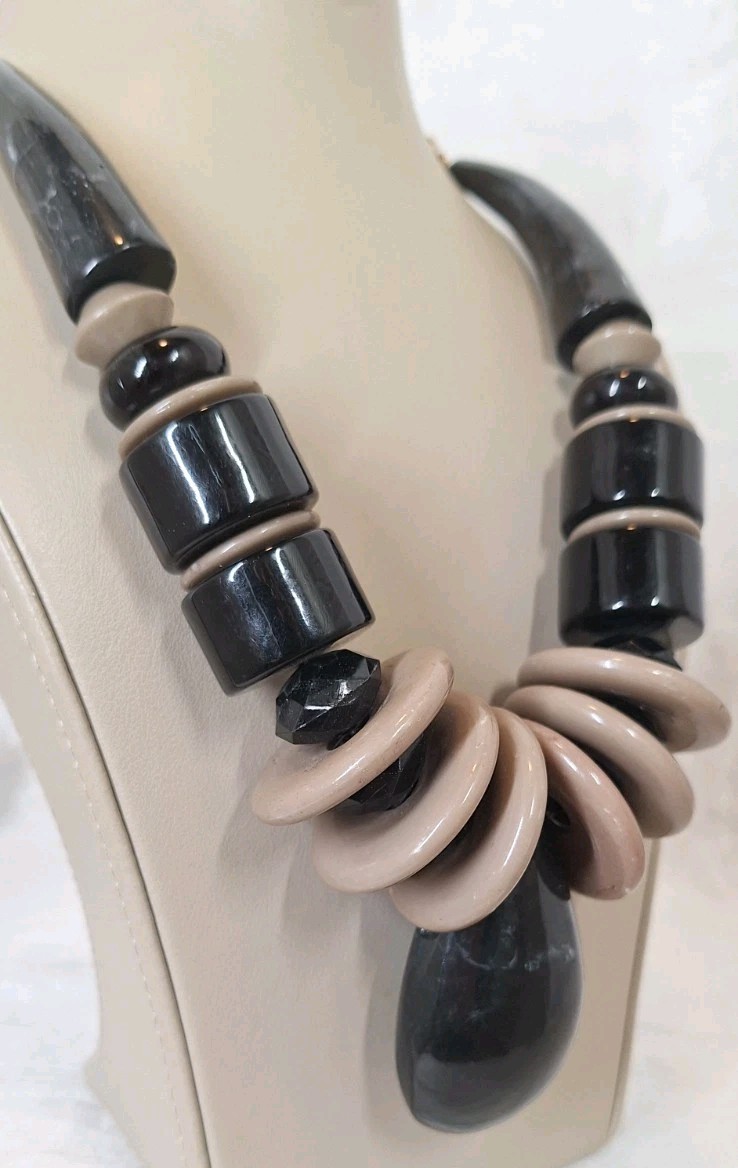 VTG MCM Chunky Resin Statement Bib Necklace Black & Grey Tribal Ethnic 21″-24″