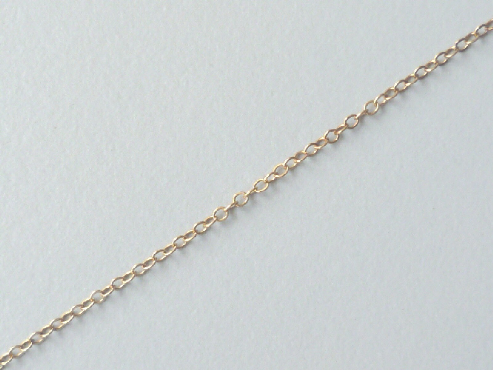 Fine yellow metal trace link neck chain marked 9K length 20″ weight 1 gram