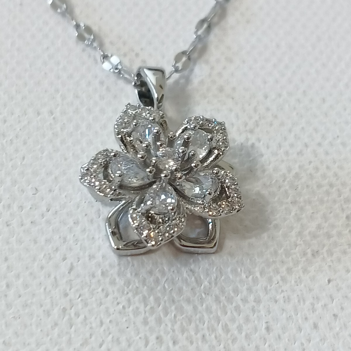 Women Rotating Flower pendant Necklace Stainless steel silver 15 in length