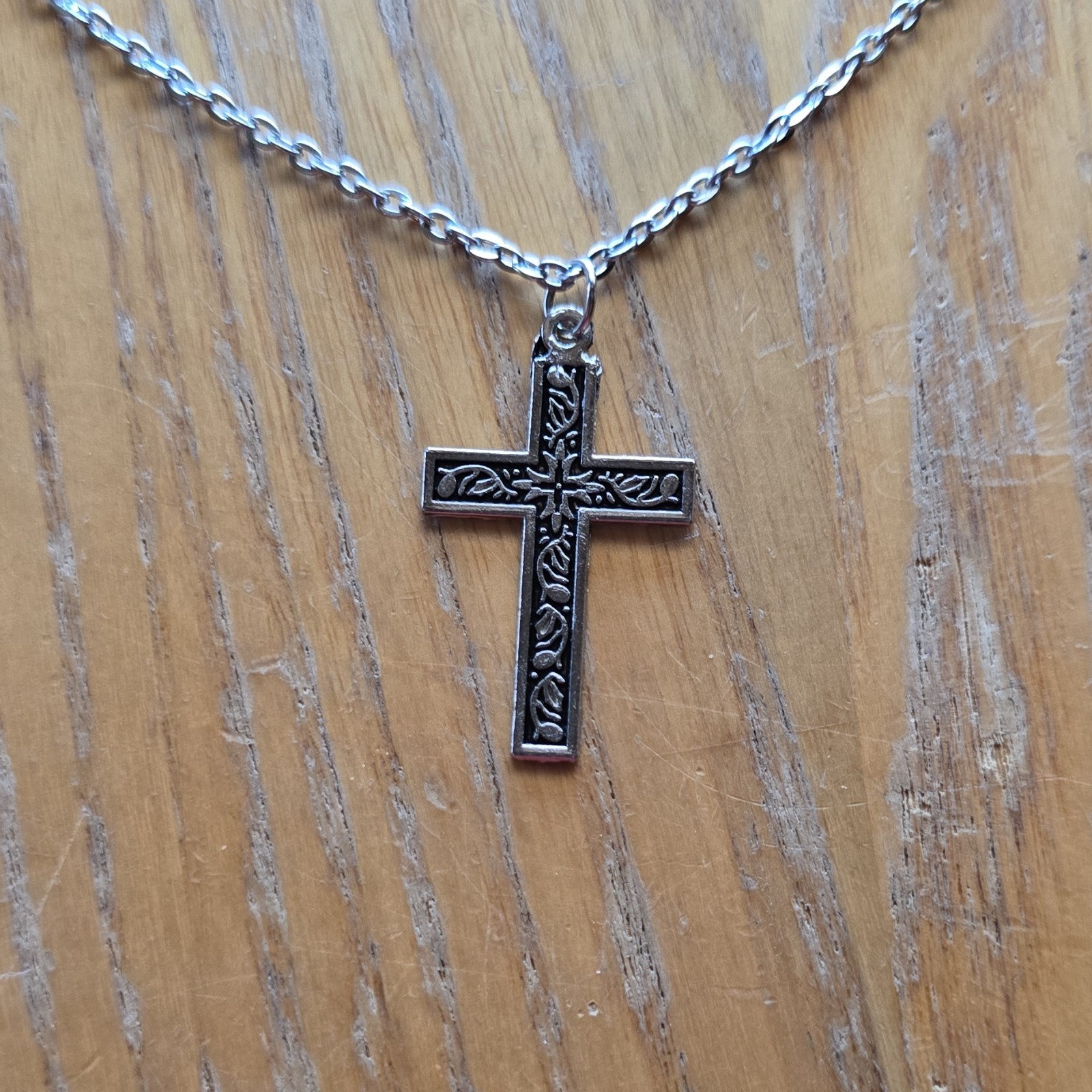 Silver Tone Metal Cross Pendant Necklace Curb Chain Spring Ring Clasp