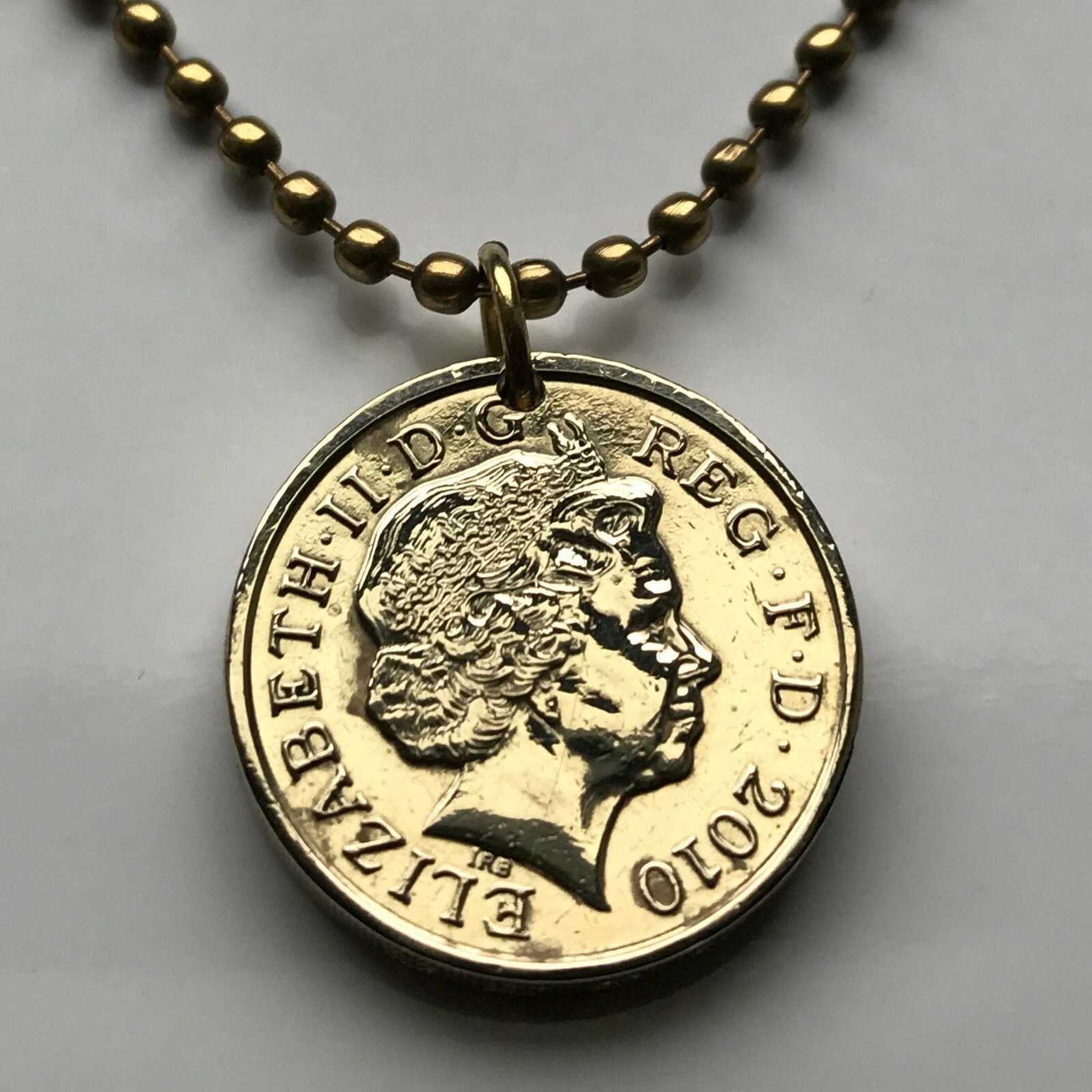 United Kingdom 1 Pound coin pendant British Royal shield Union Jack lions 002569
