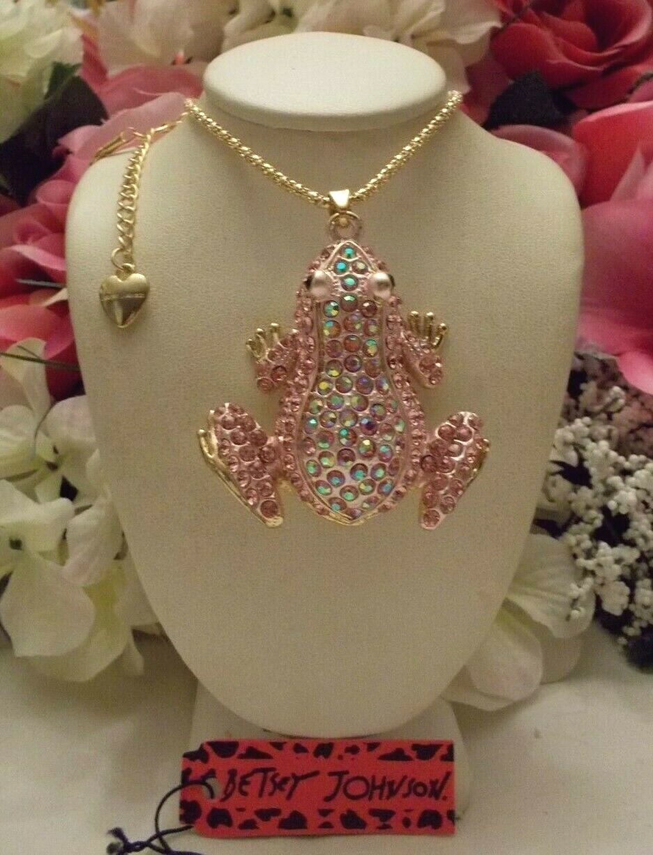 BETSEY JOHNSON ADORABLE PINK CRYSTAL INLAY FROG PENDANT CHAIN NECKLACE