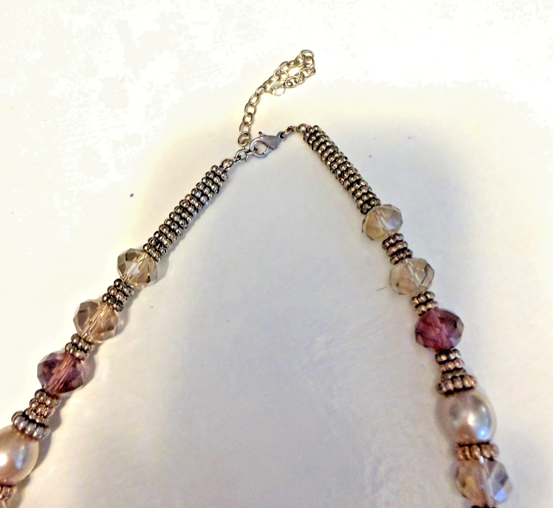 17”-20” Unbranded Faux Pearl Purple/Clear Beaded Gold Tone Necklace