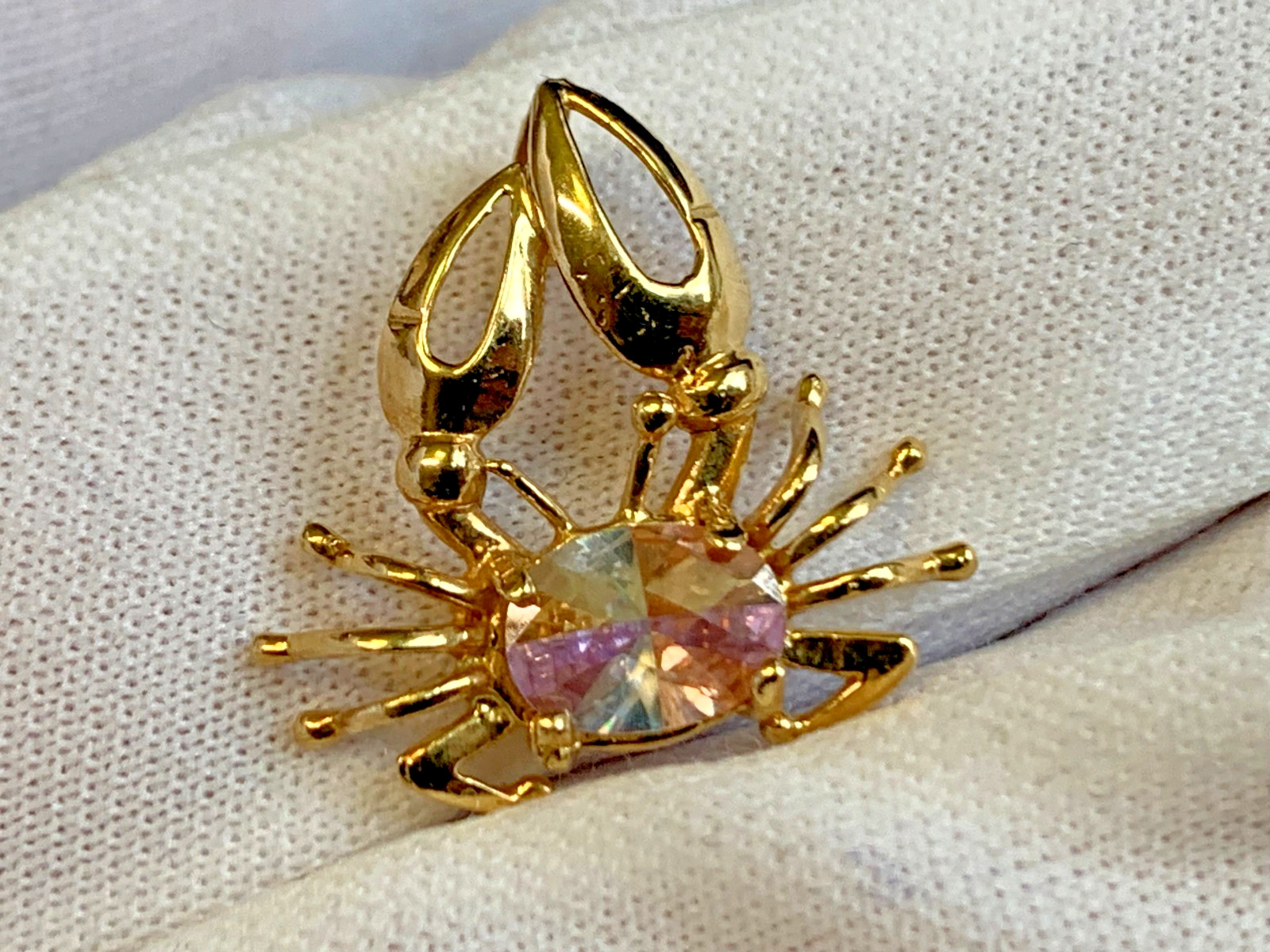 14K Yellow Gold Crab Pendant 1.47g Fine Jewelry Multicolor Stone Charm *READ*