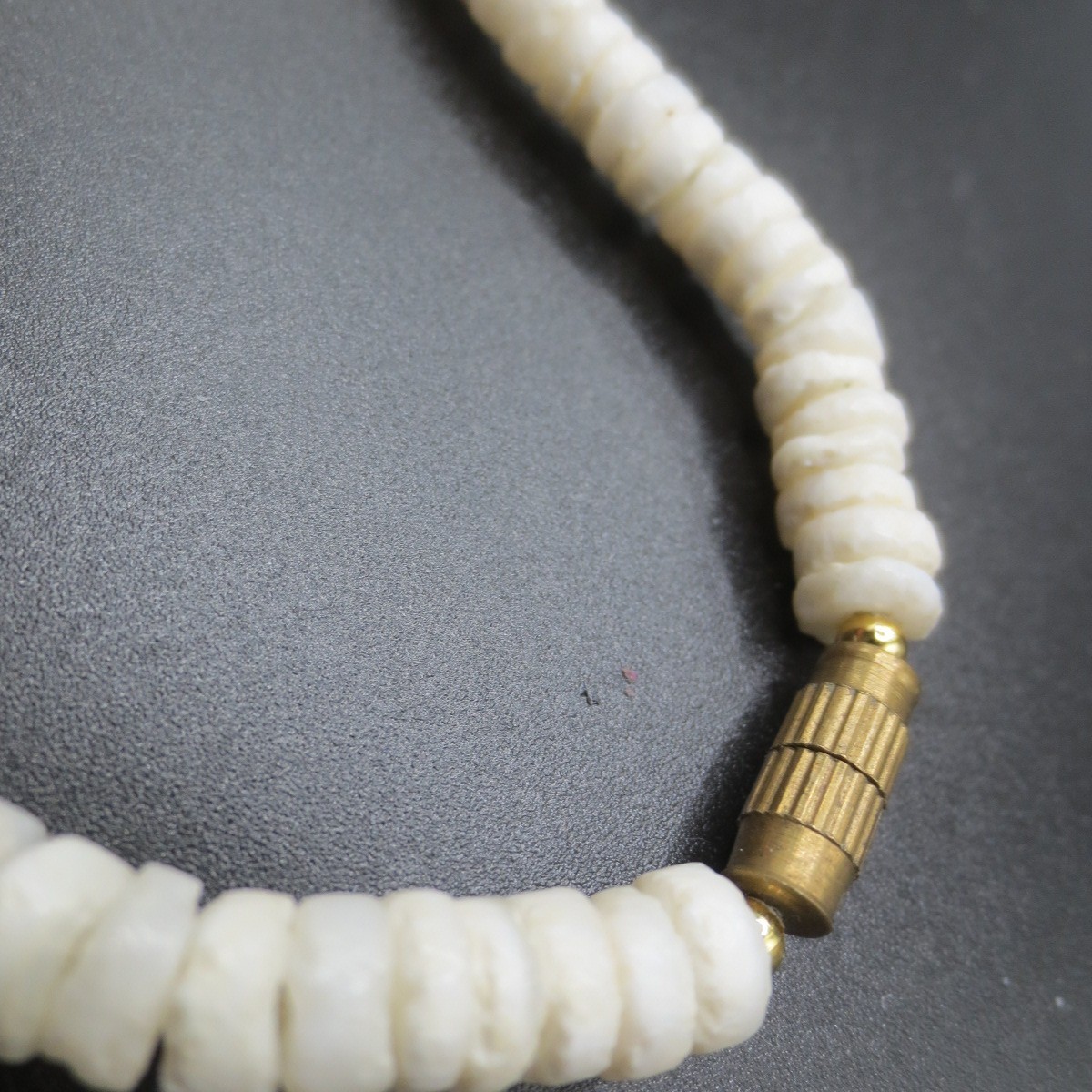 Vtg 1970s Authentic Puka Shell & Unknown Coral Bead Necklace Hawaii Surfer 17″