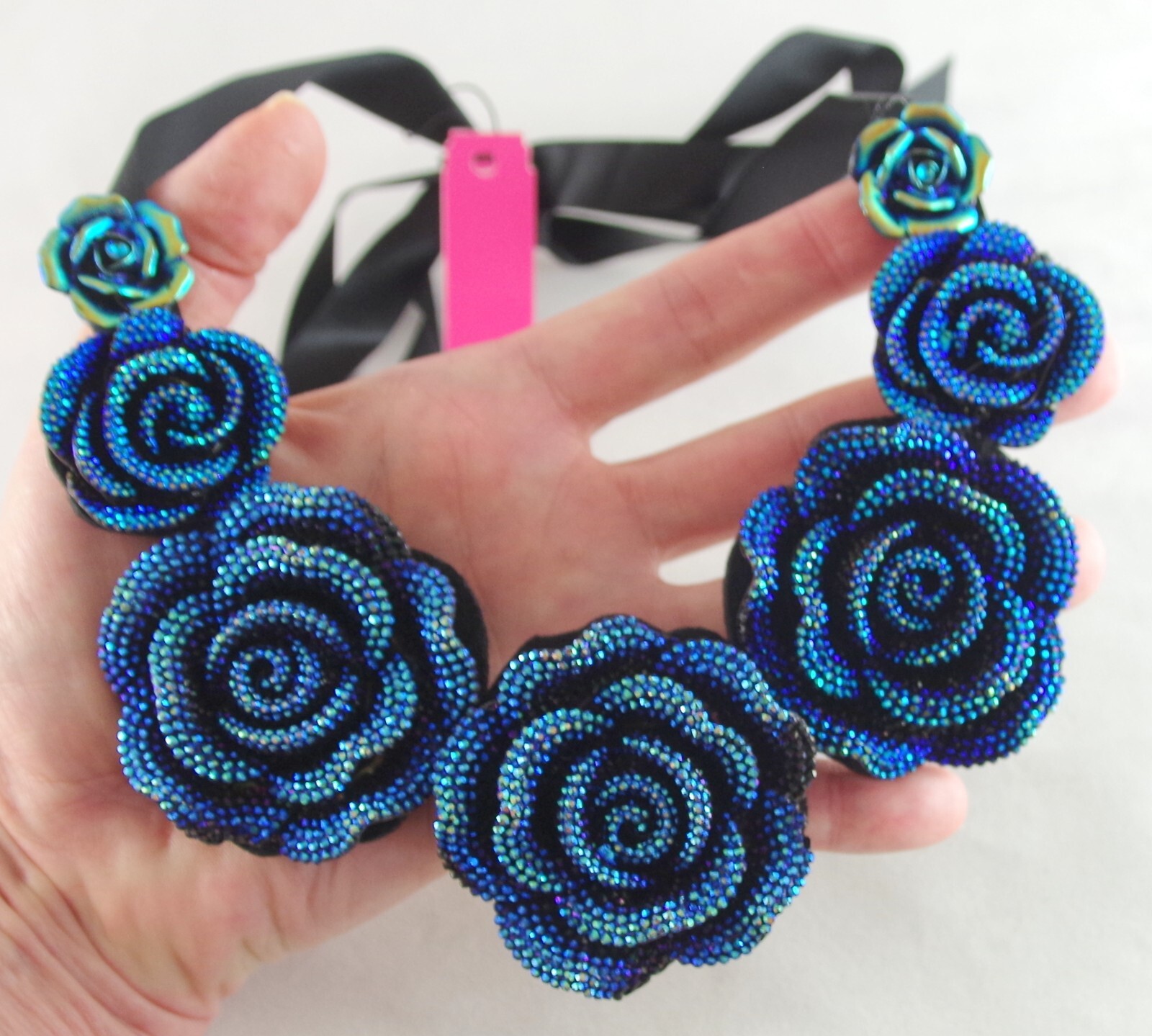 Pretty! BETSEY JOHNSON BLUE AB FACETED 3D ROSE FLOWER RIBBON TIE BIB NECKLACE