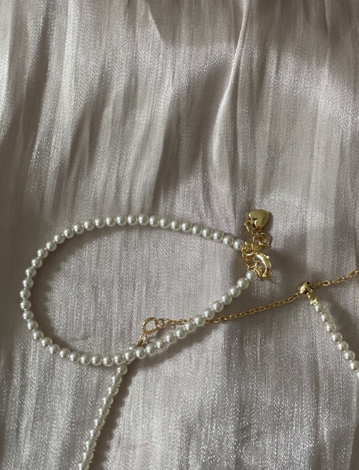 White Round Pearl Beaded Necklace w/ Gold Tone Cable Chain Accents, Lobster