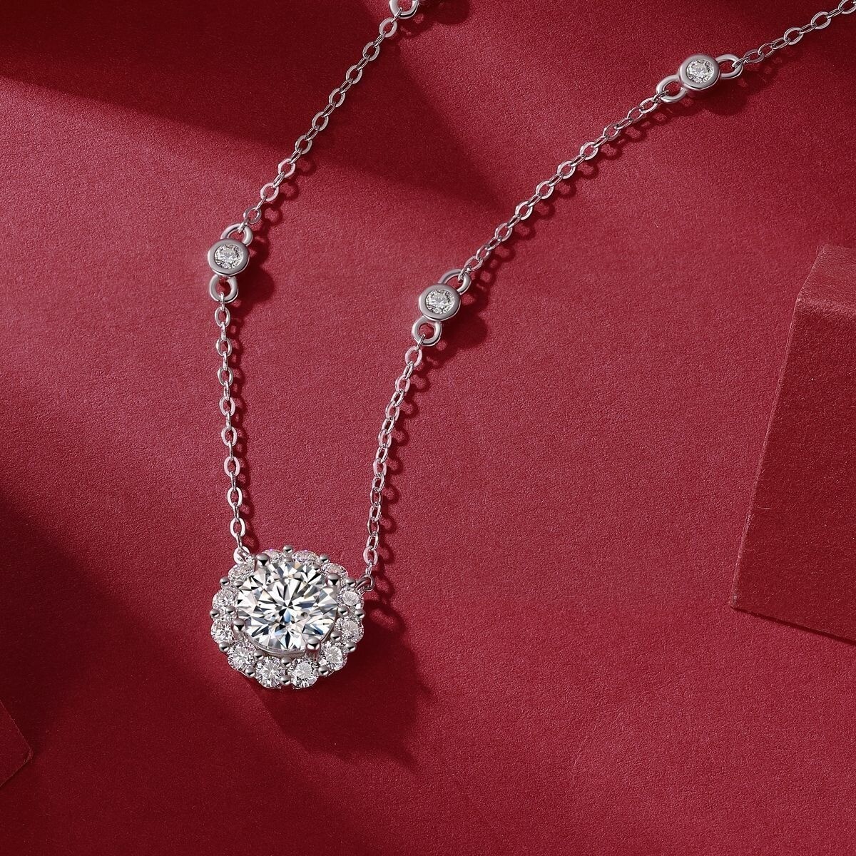 Gorgeous 2Ct Round Cut Simulated Diamond Necklace Pendant 14K White Gold Plated