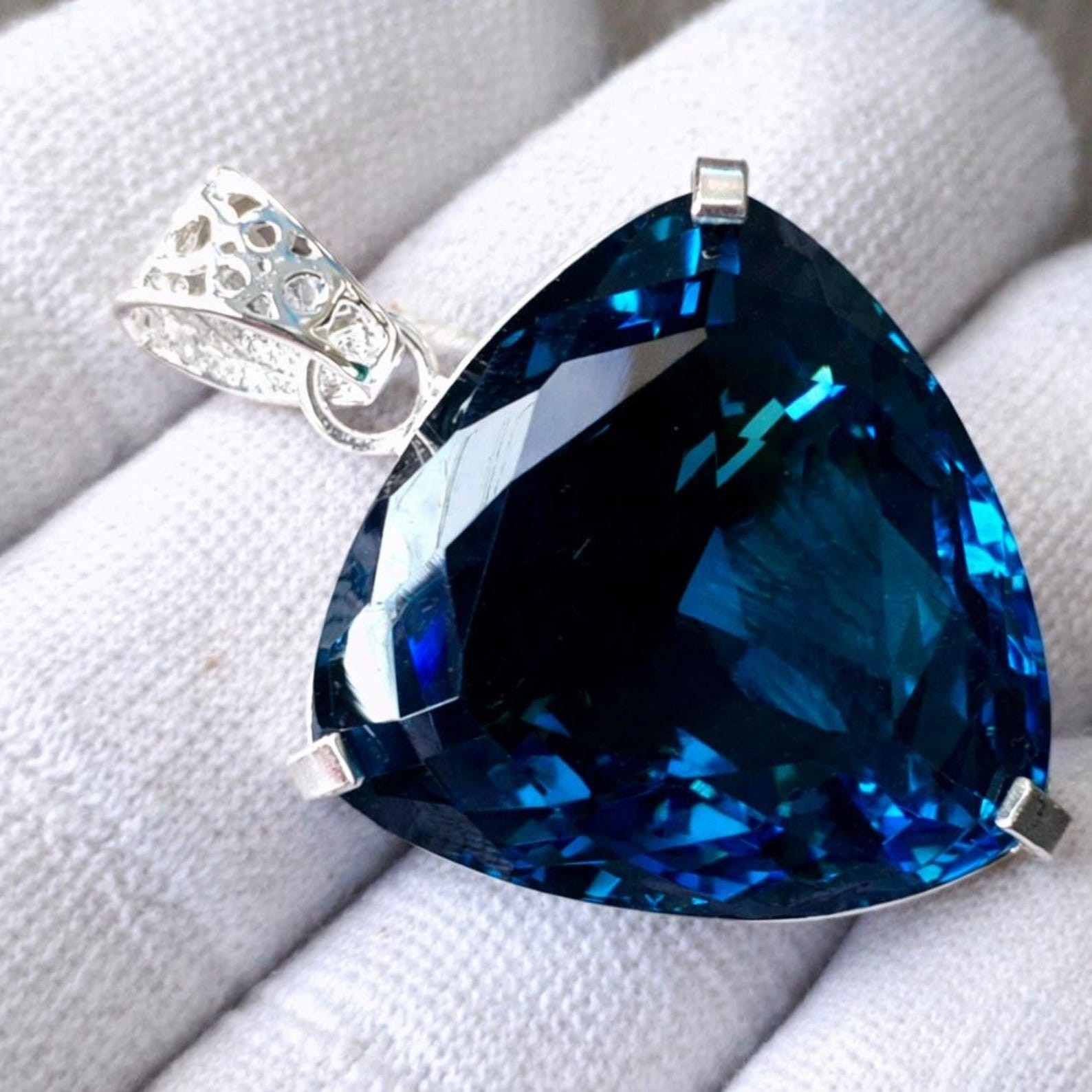 90.40 Ct Trillion Cut Blue Natural Topaz 925 Solid Silver Pendant Loose Gemstone
