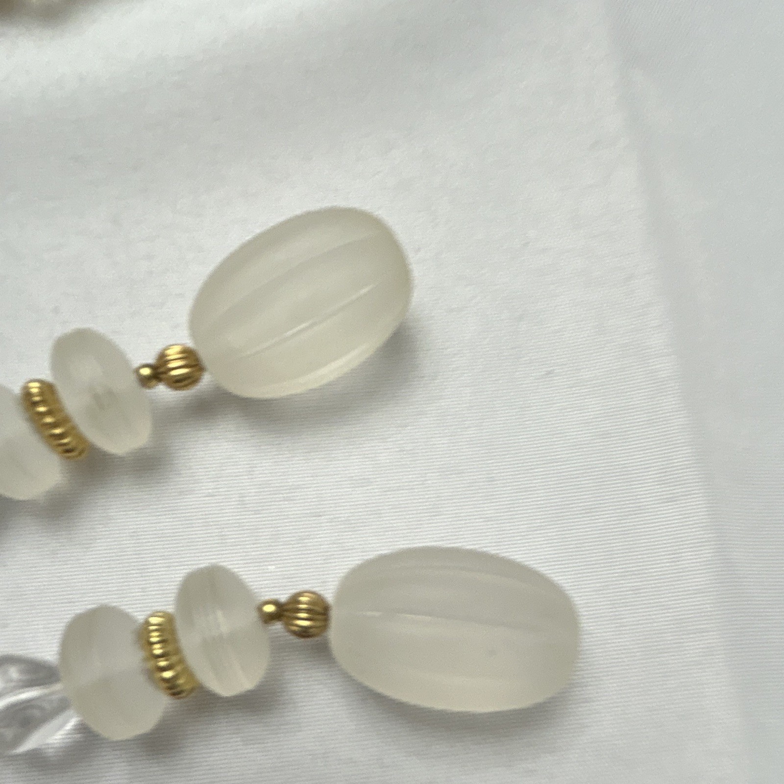 Clear & White Round Glass Beaded Necklace, Ball/Bead Chain, Spring Ring