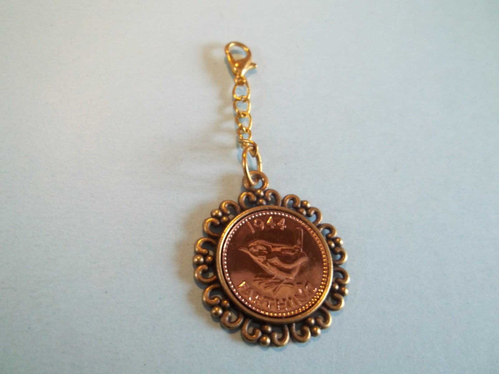 FARTHING COIN – WREN LIMITED EDITION BRONZE CASED PENDANT/CHARM – 1938 to 1955