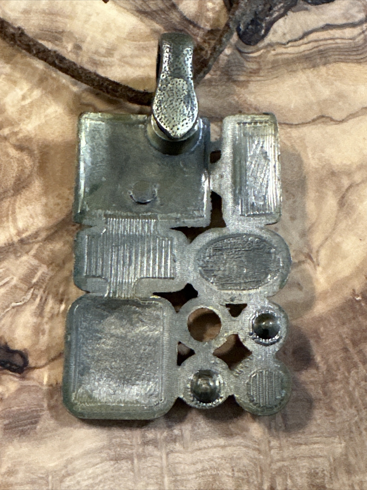 Premier Designs Necklace Pendant “GALLERY” with Brown suede Magnetic Closure