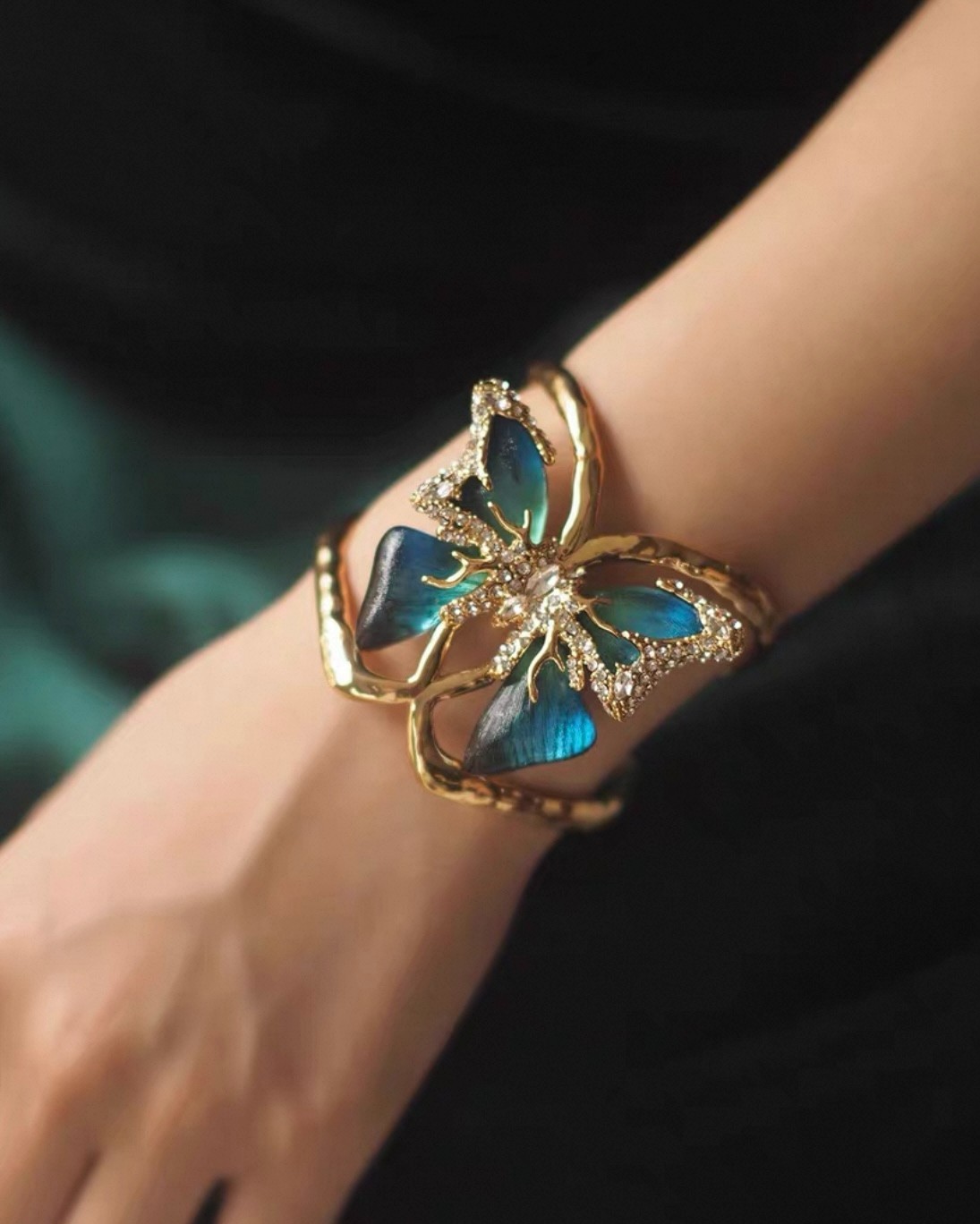 Vintage Style Butterfly Bracelet – Blue Enamel & Rhinestone Bangle