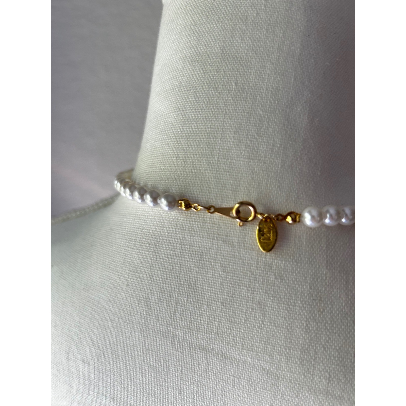 Claire’s Faux Pearl Graduated Strand Necklace White Gold Tone 16.5 Inch Classic
