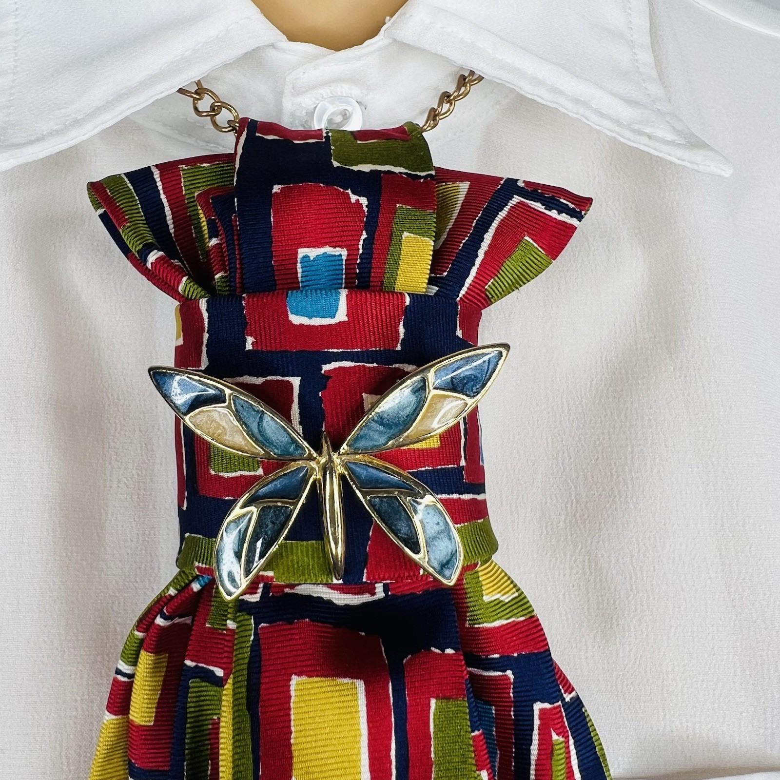 Elegant Handcrafted Necktie Necklace with a Detachable Brooch Effortlessly Chic